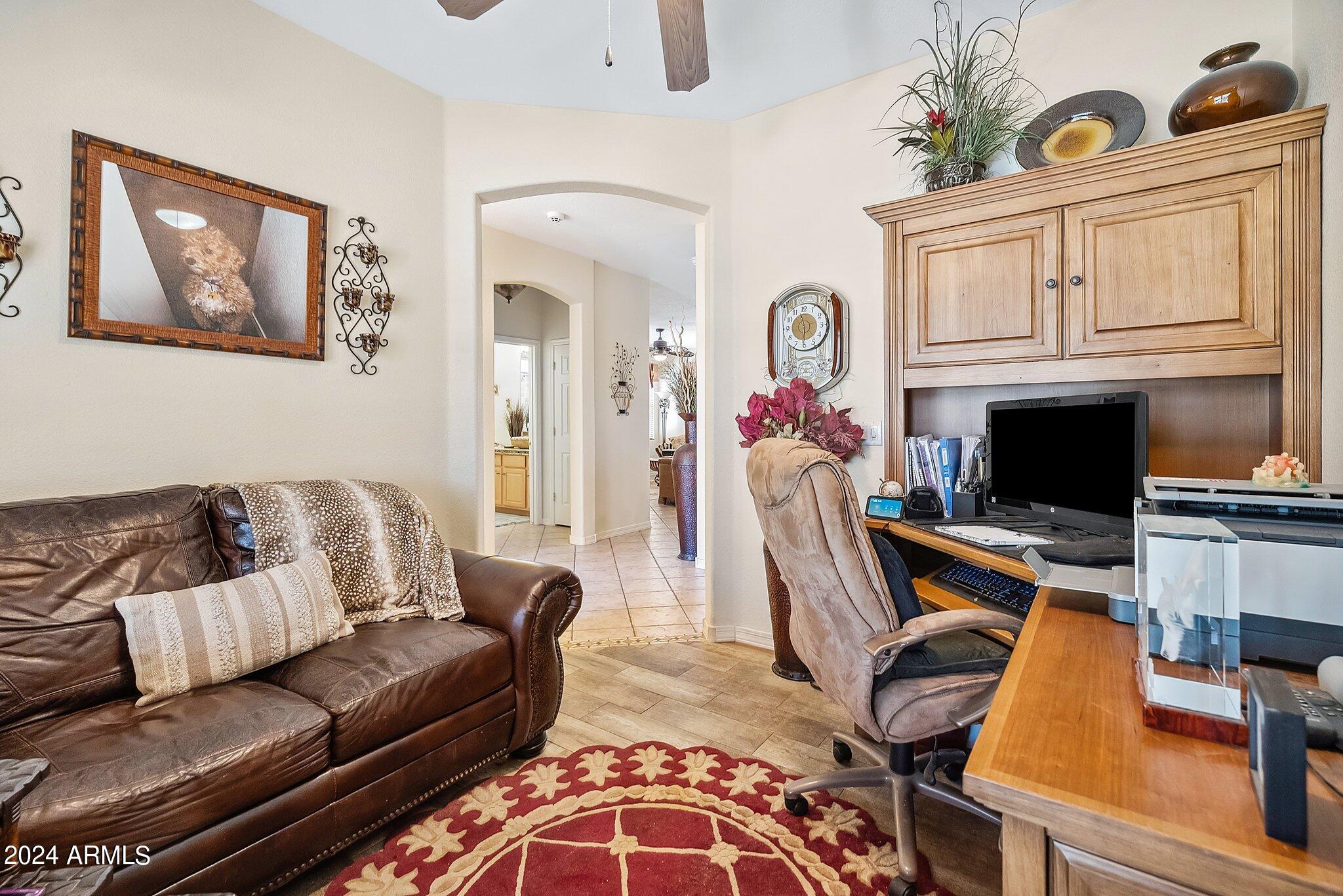 3211 E GLENEAGLE Drive