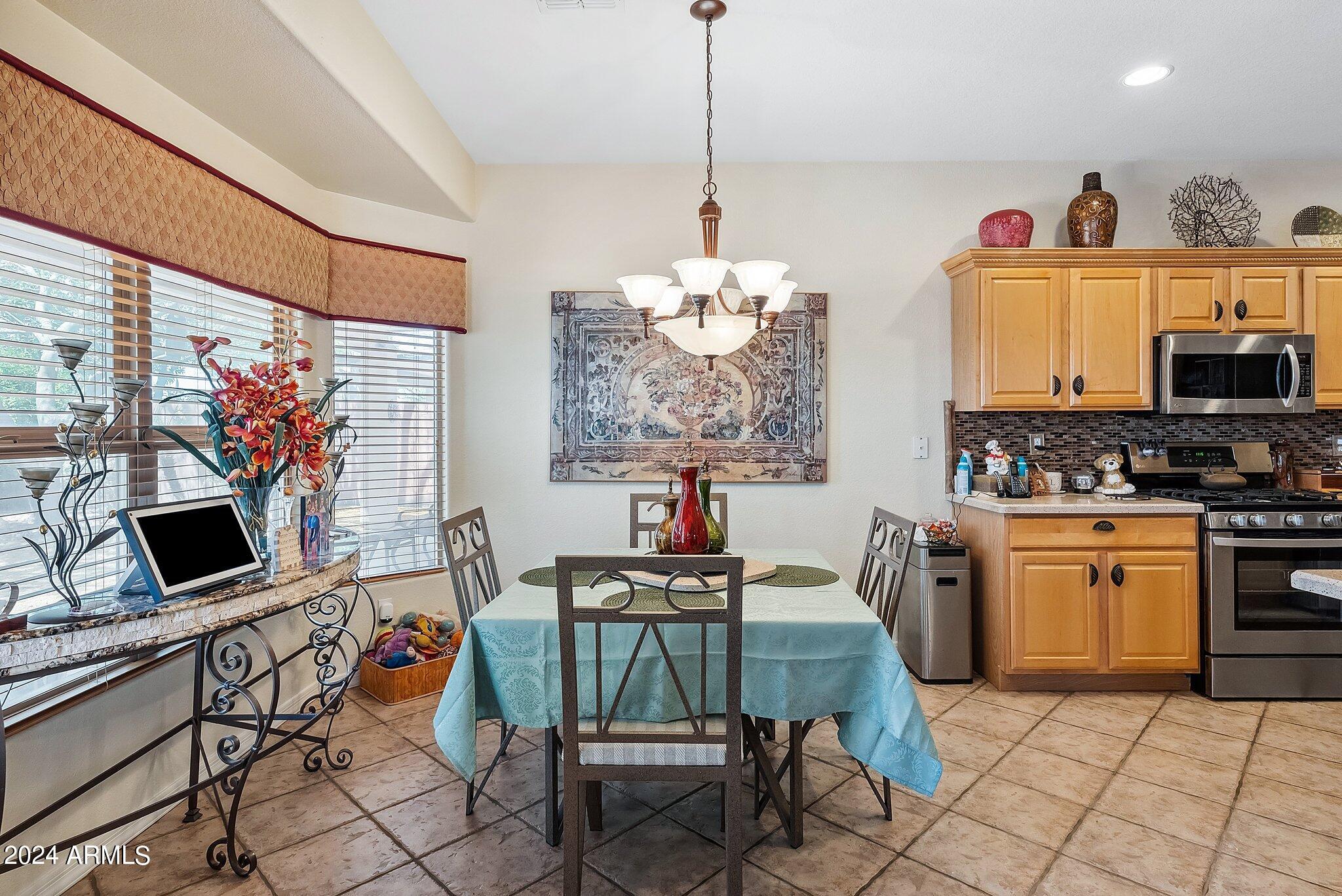 3211 E GLENEAGLE Drive