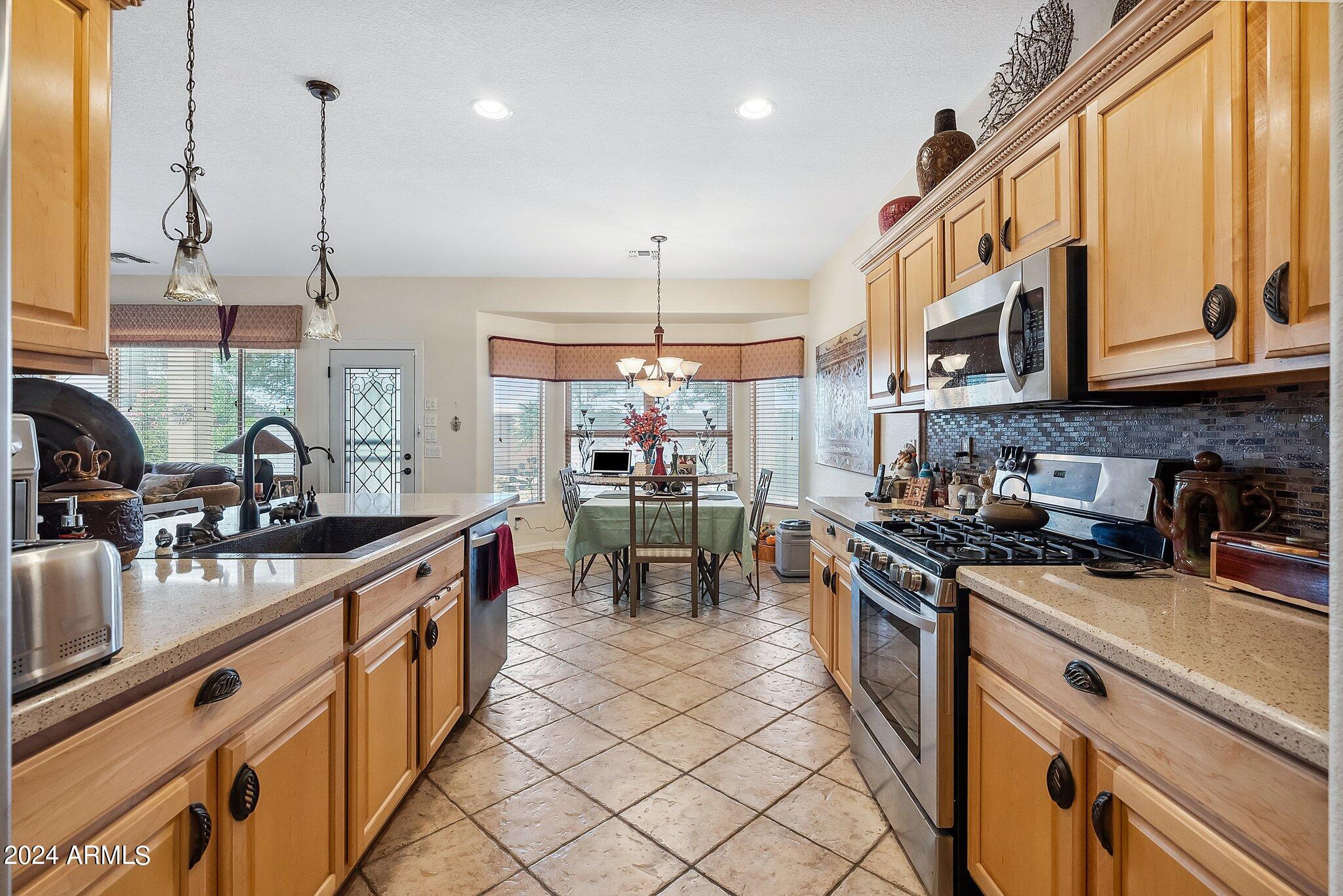 3211 E GLENEAGLE Drive
