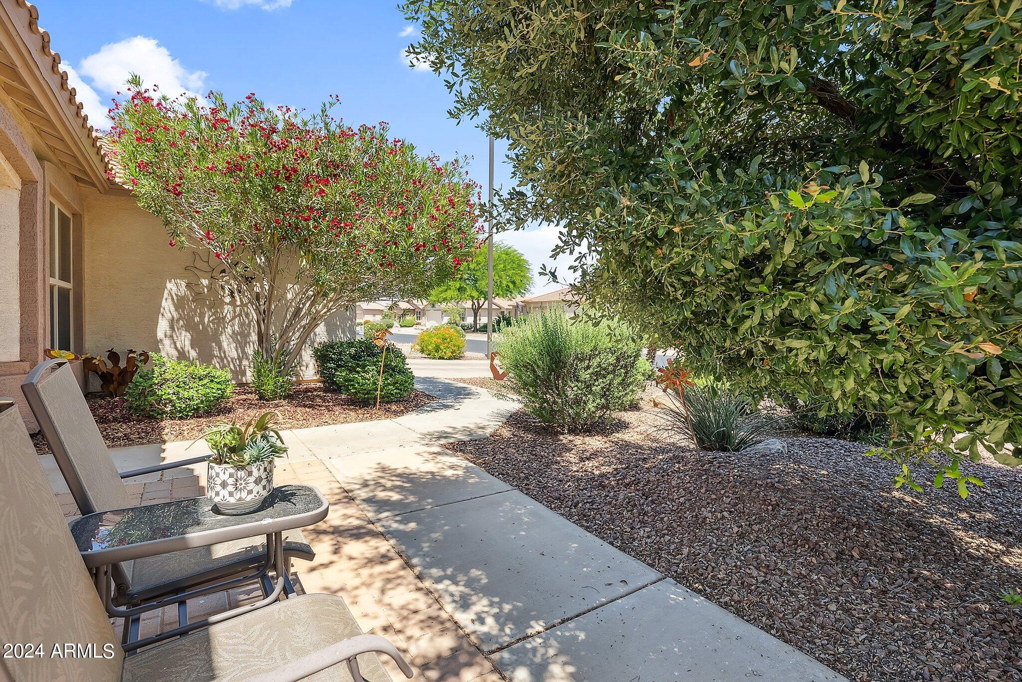 3211 E GLENEAGLE Drive
