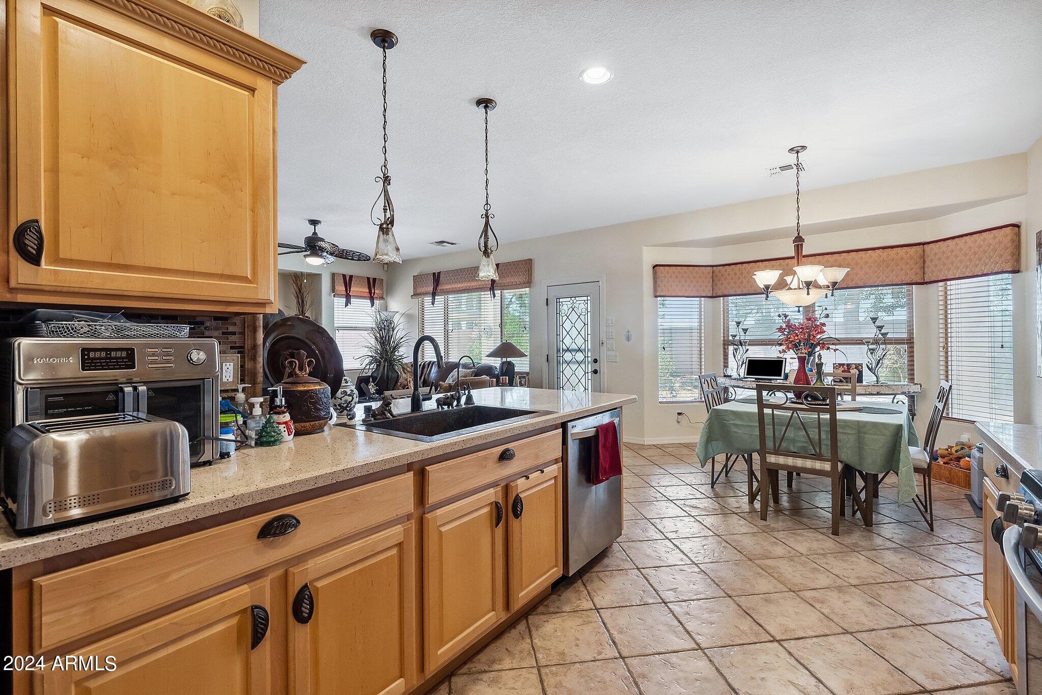 3211 E GLENEAGLE Drive
