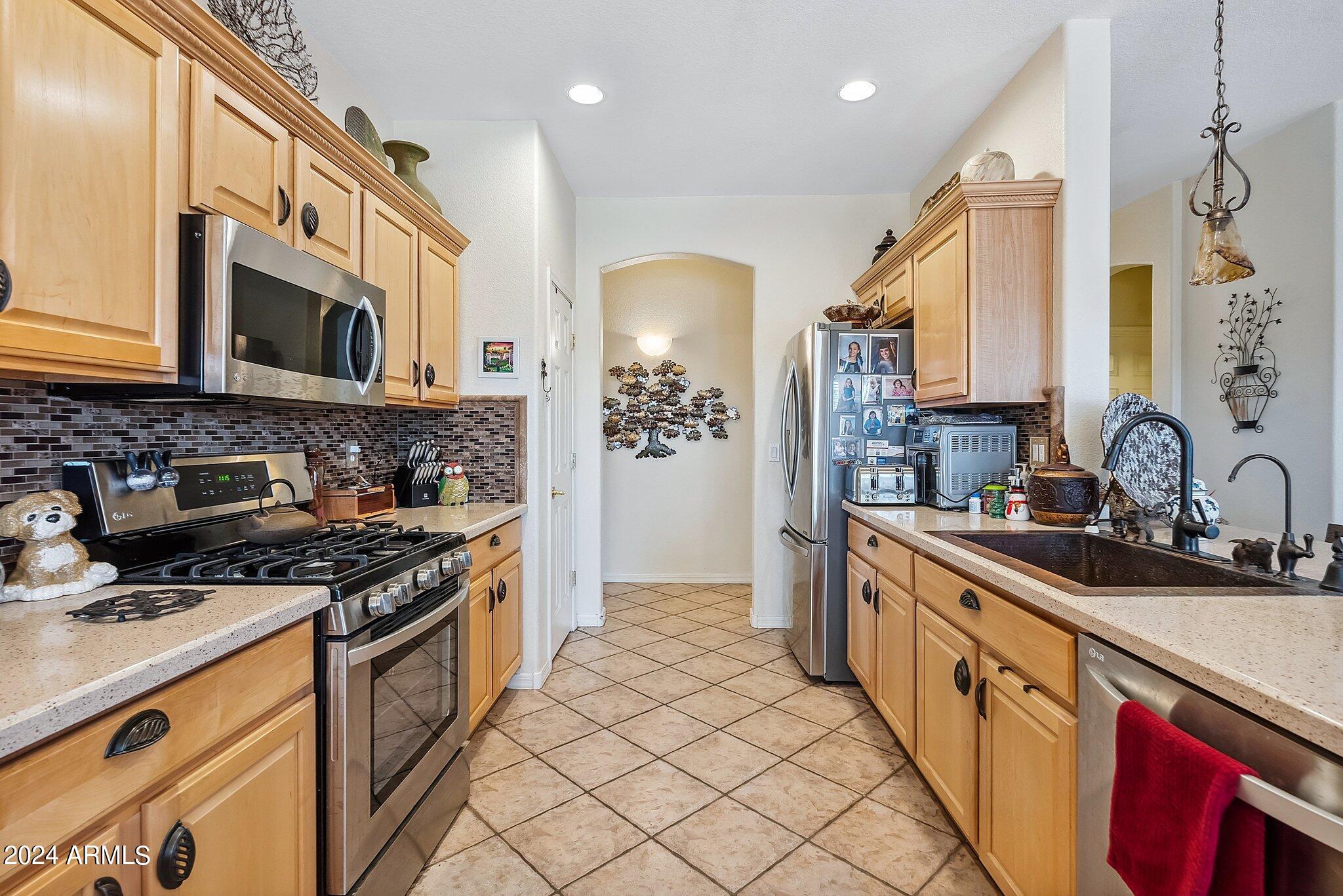 3211 E GLENEAGLE Drive