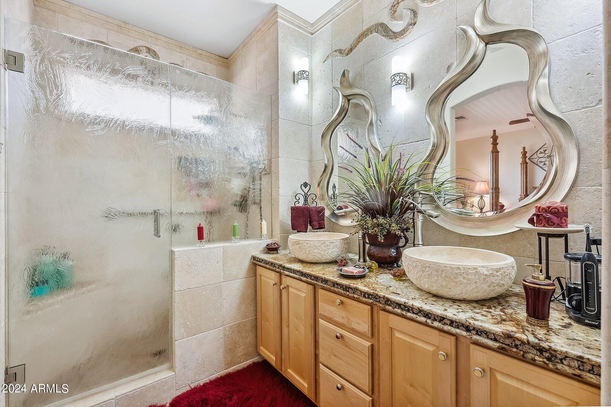 3211 E GLENEAGLE Drive