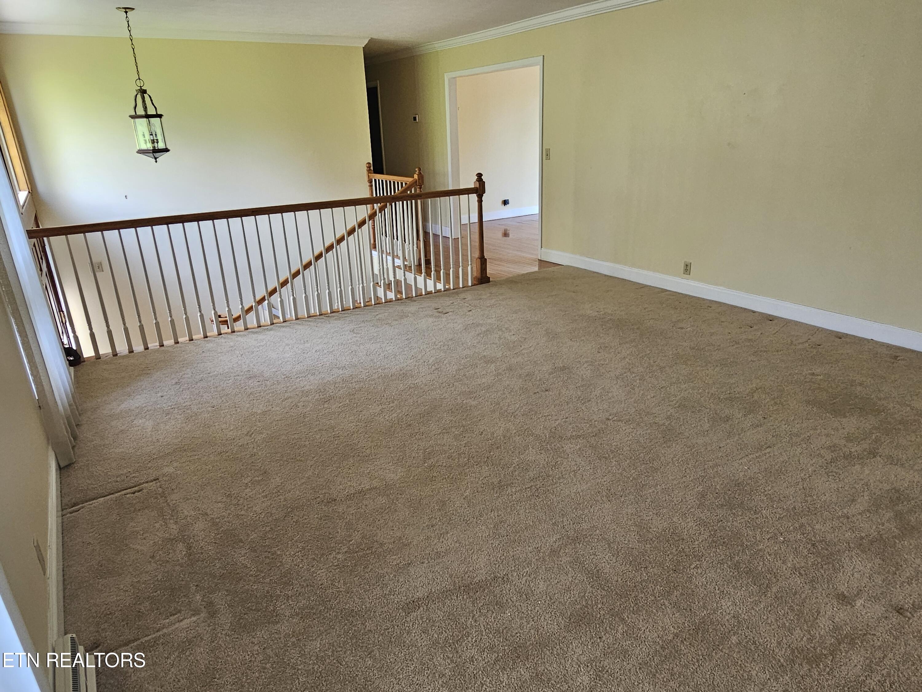 607 Crestwood Drive