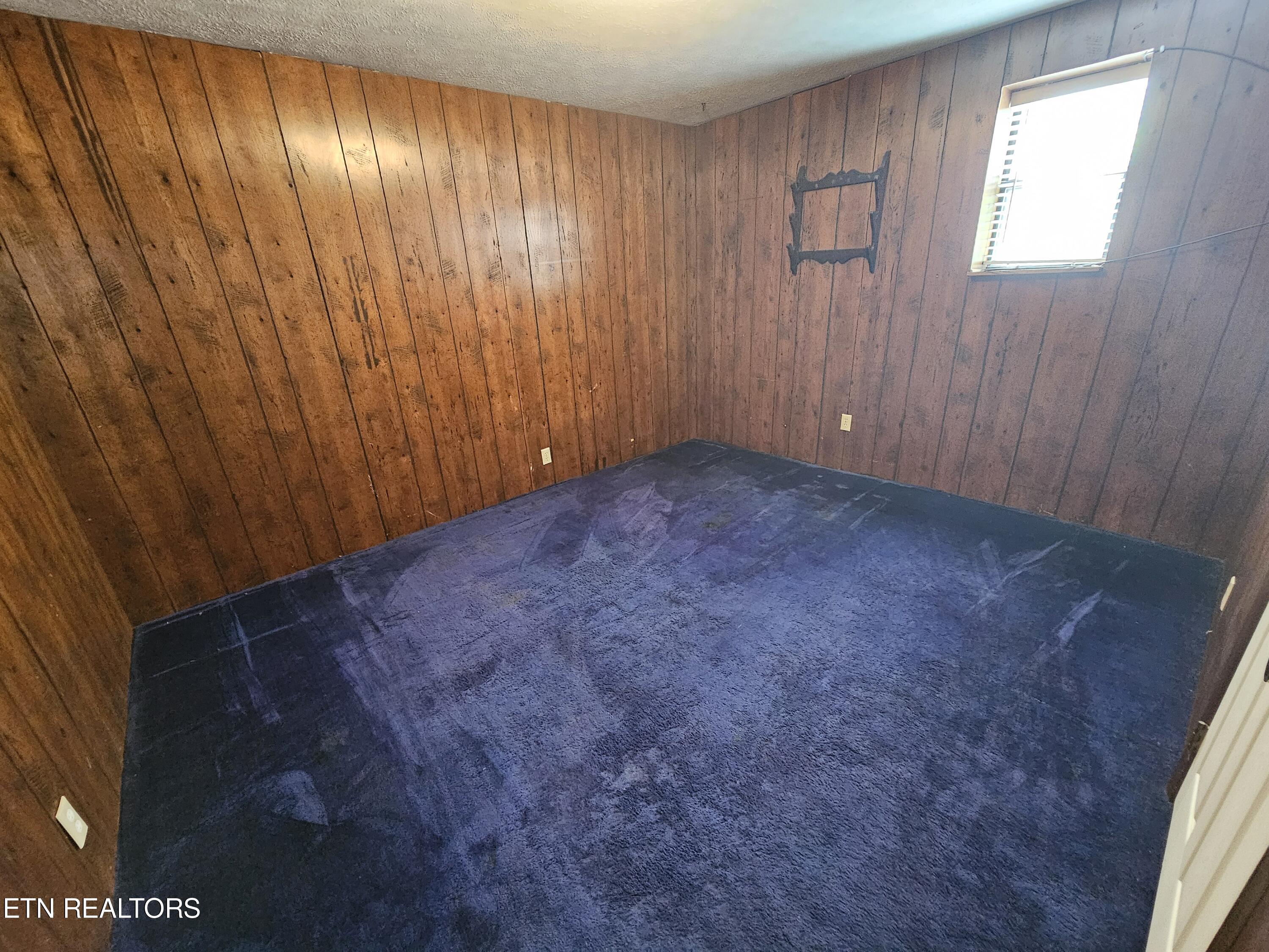 607 Crestwood Drive