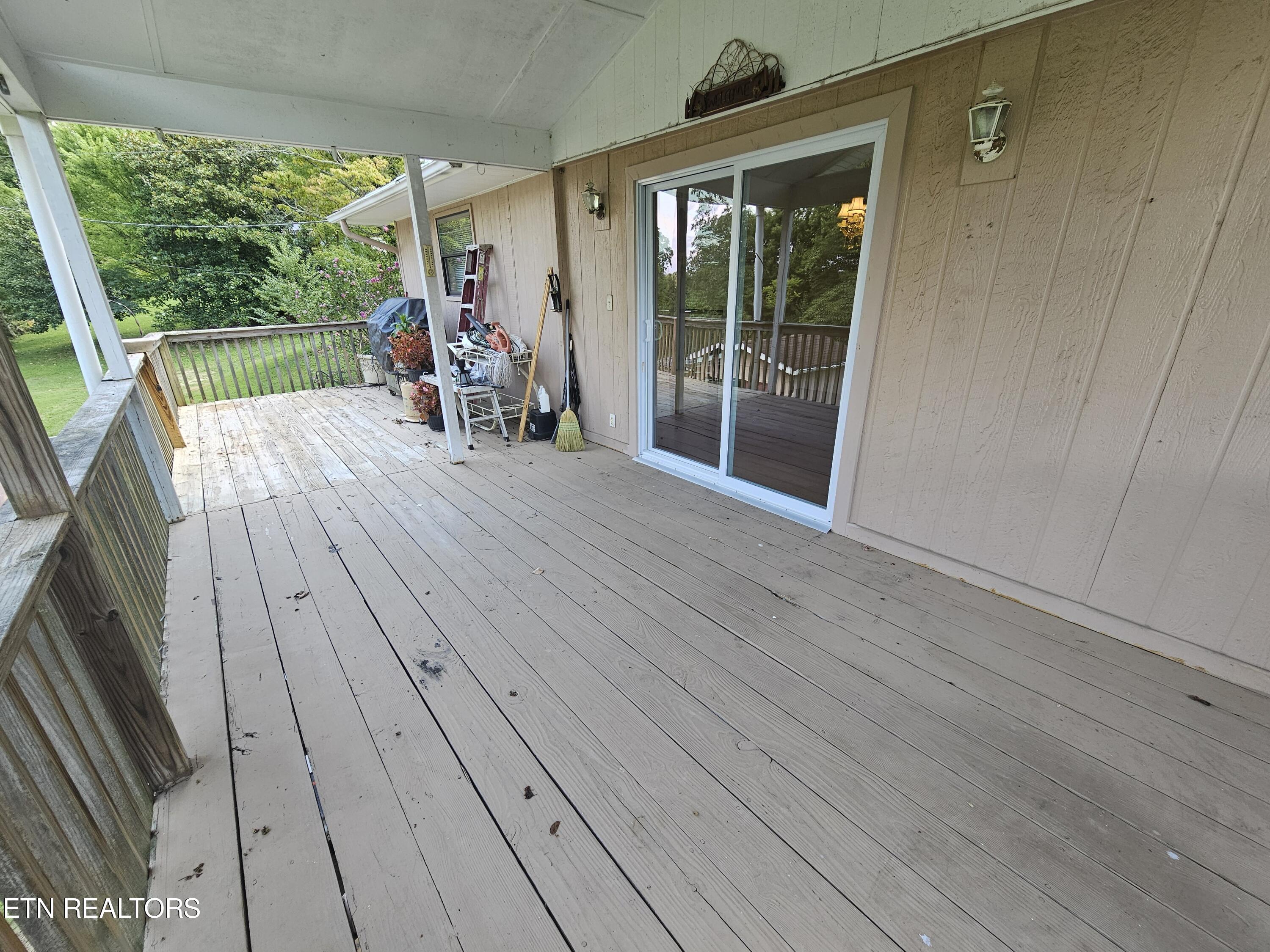 607 Crestwood Drive