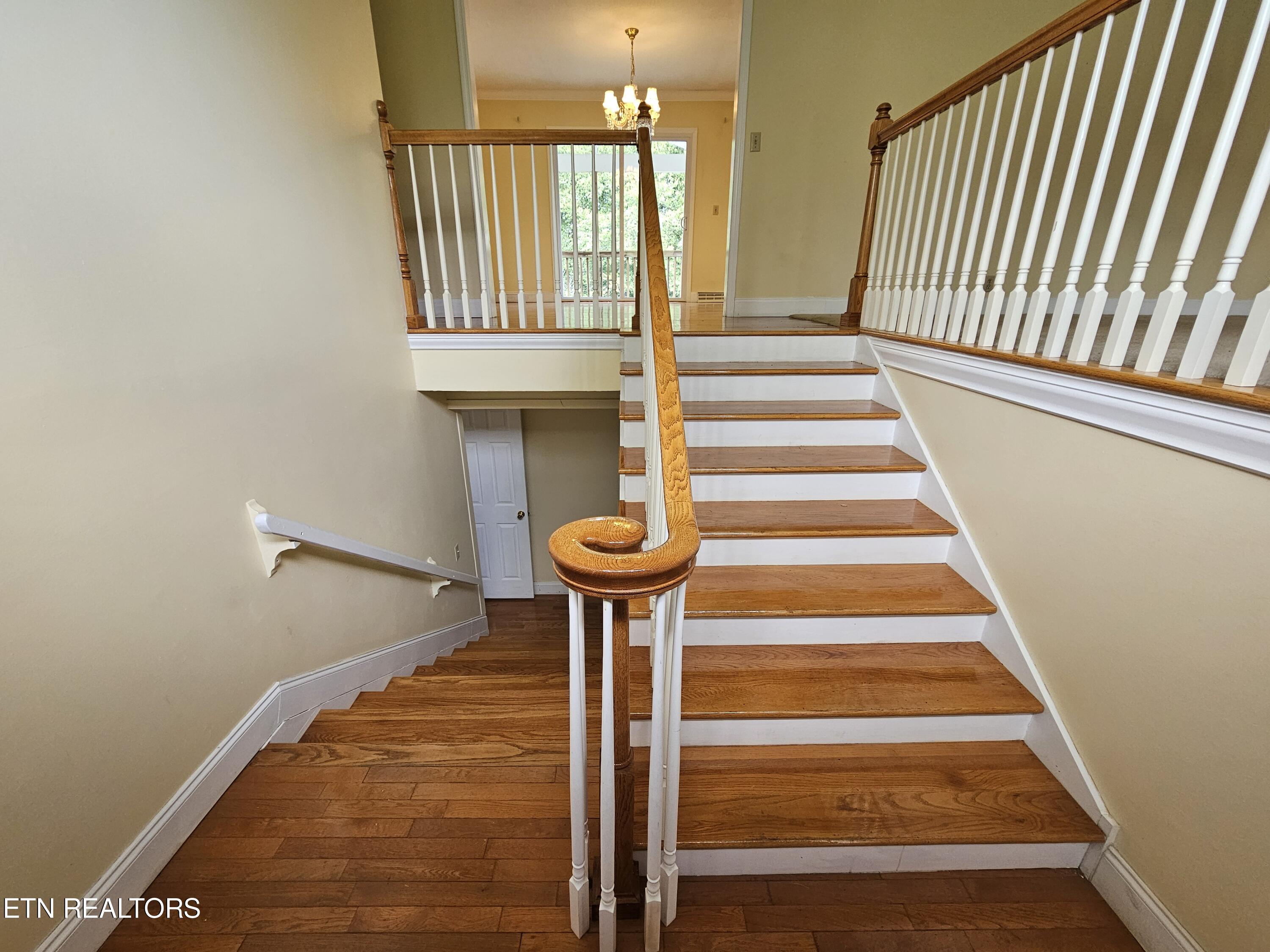607 Crestwood Drive
