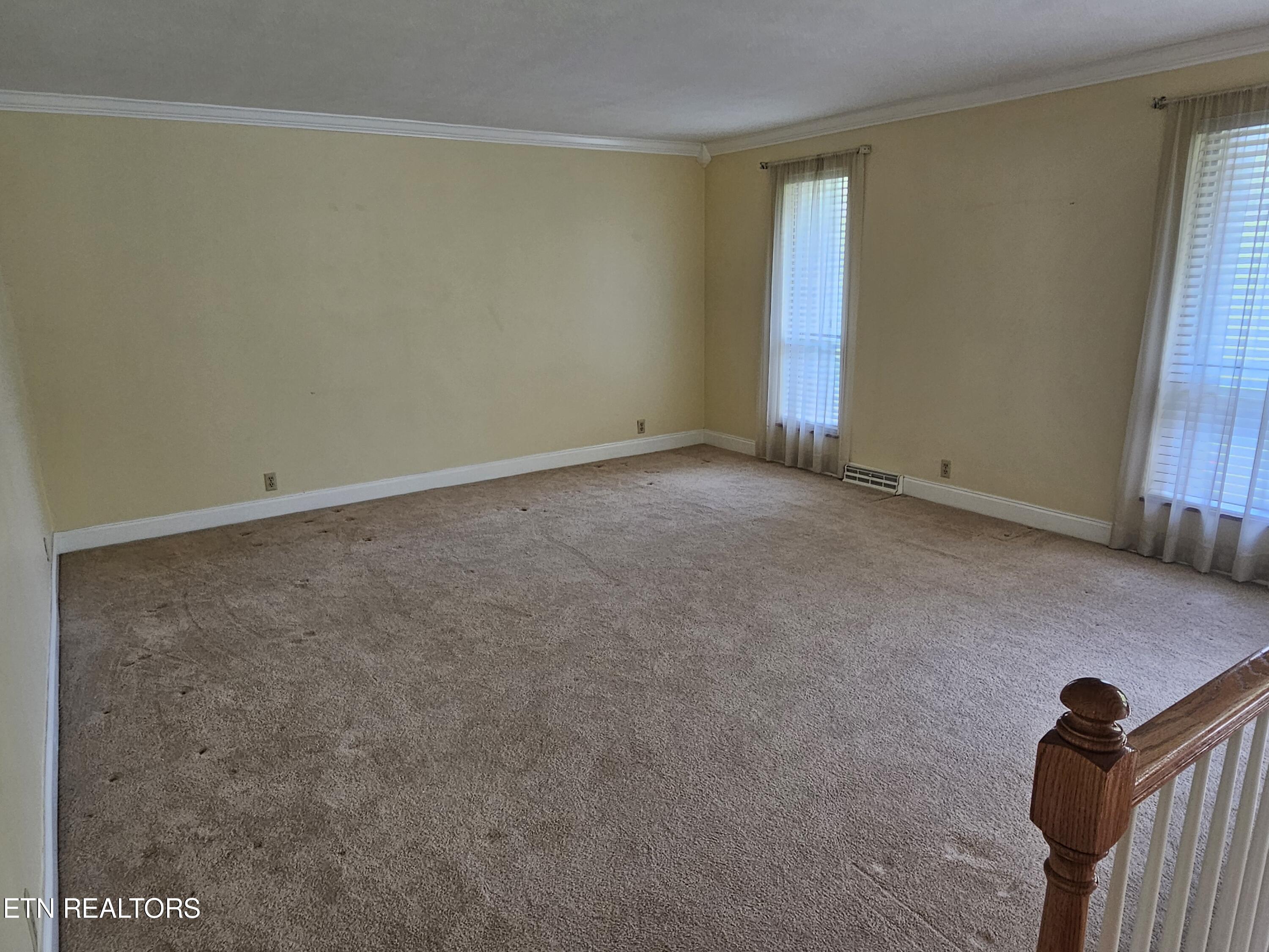 607 Crestwood Drive