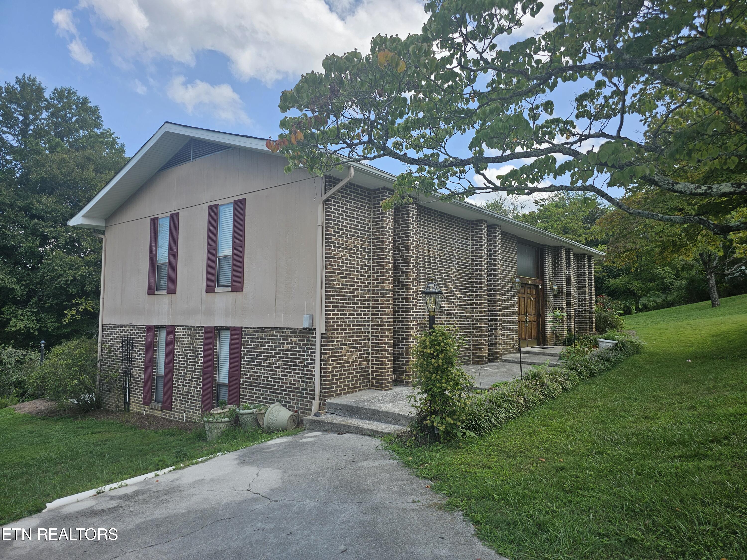 607 Crestwood Drive