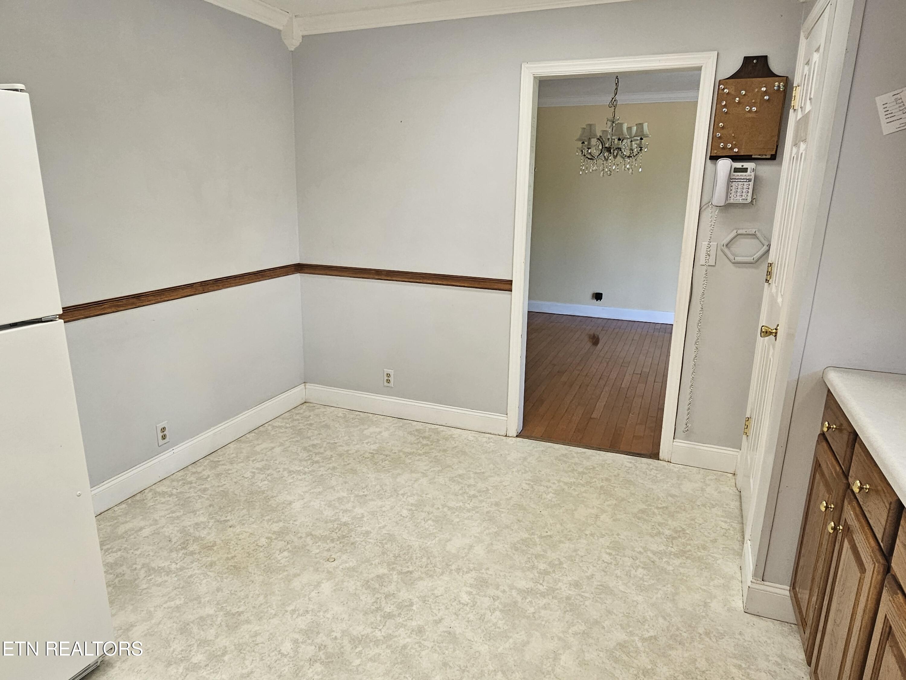 607 Crestwood Drive