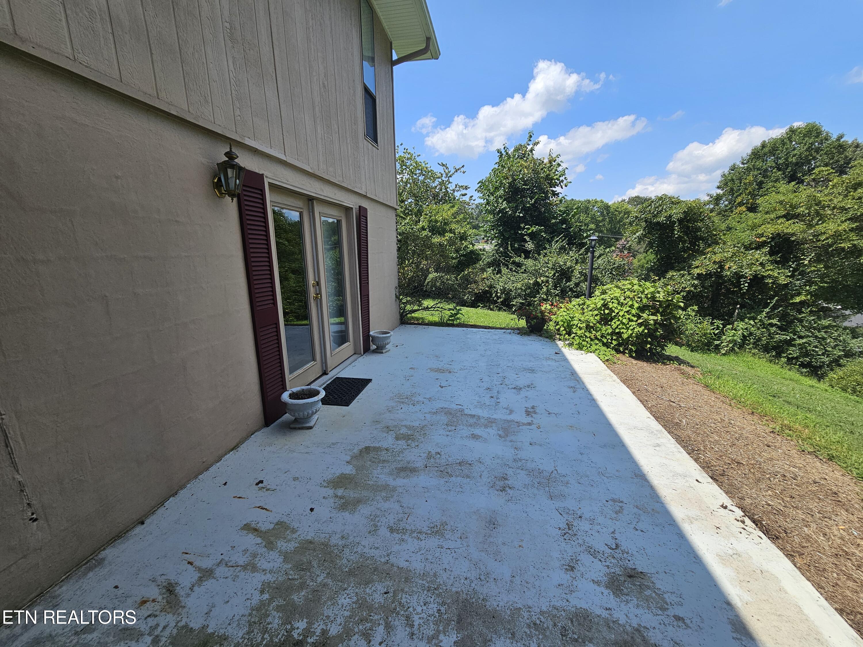 607 Crestwood Drive