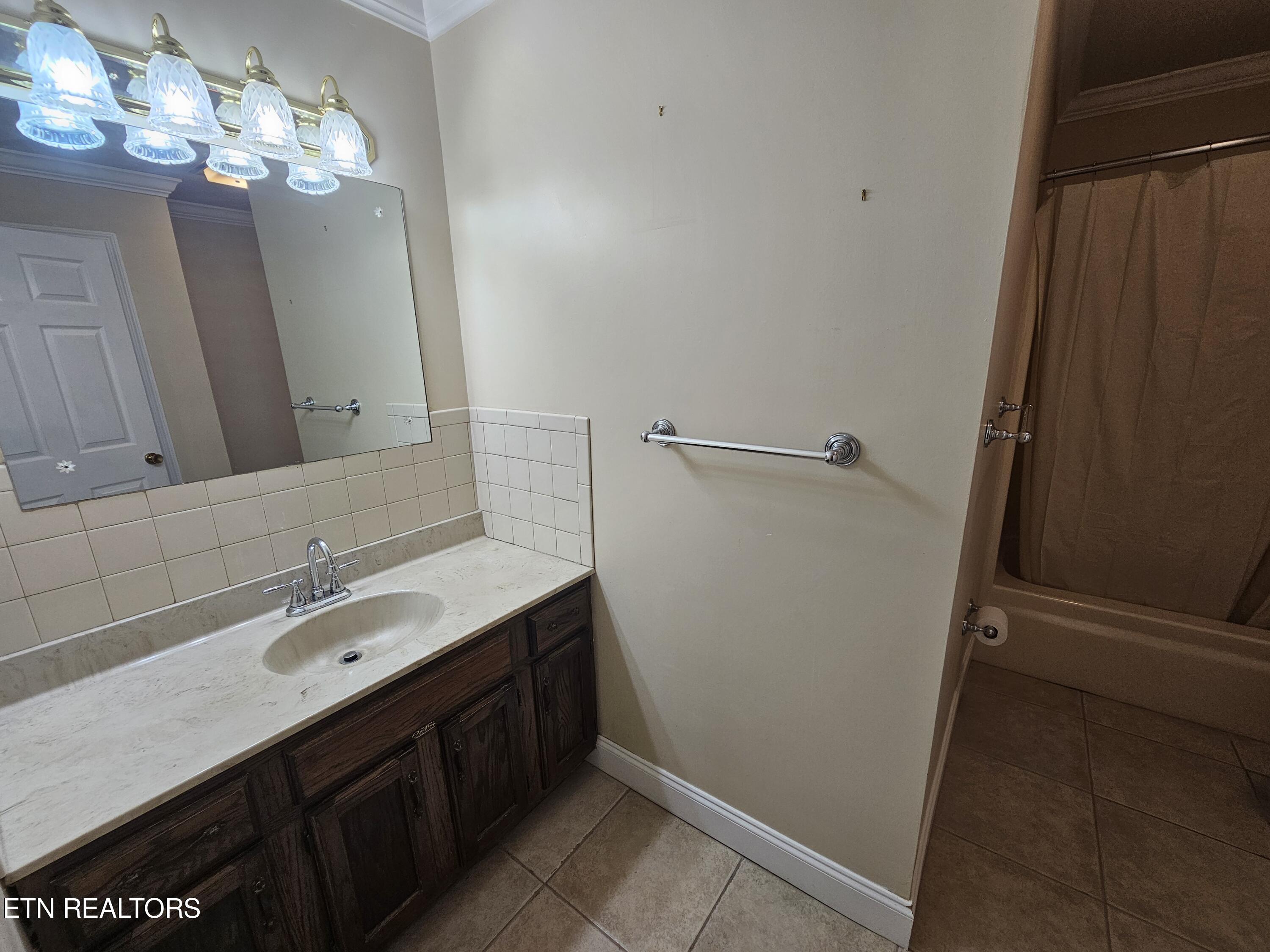607 Crestwood Drive
