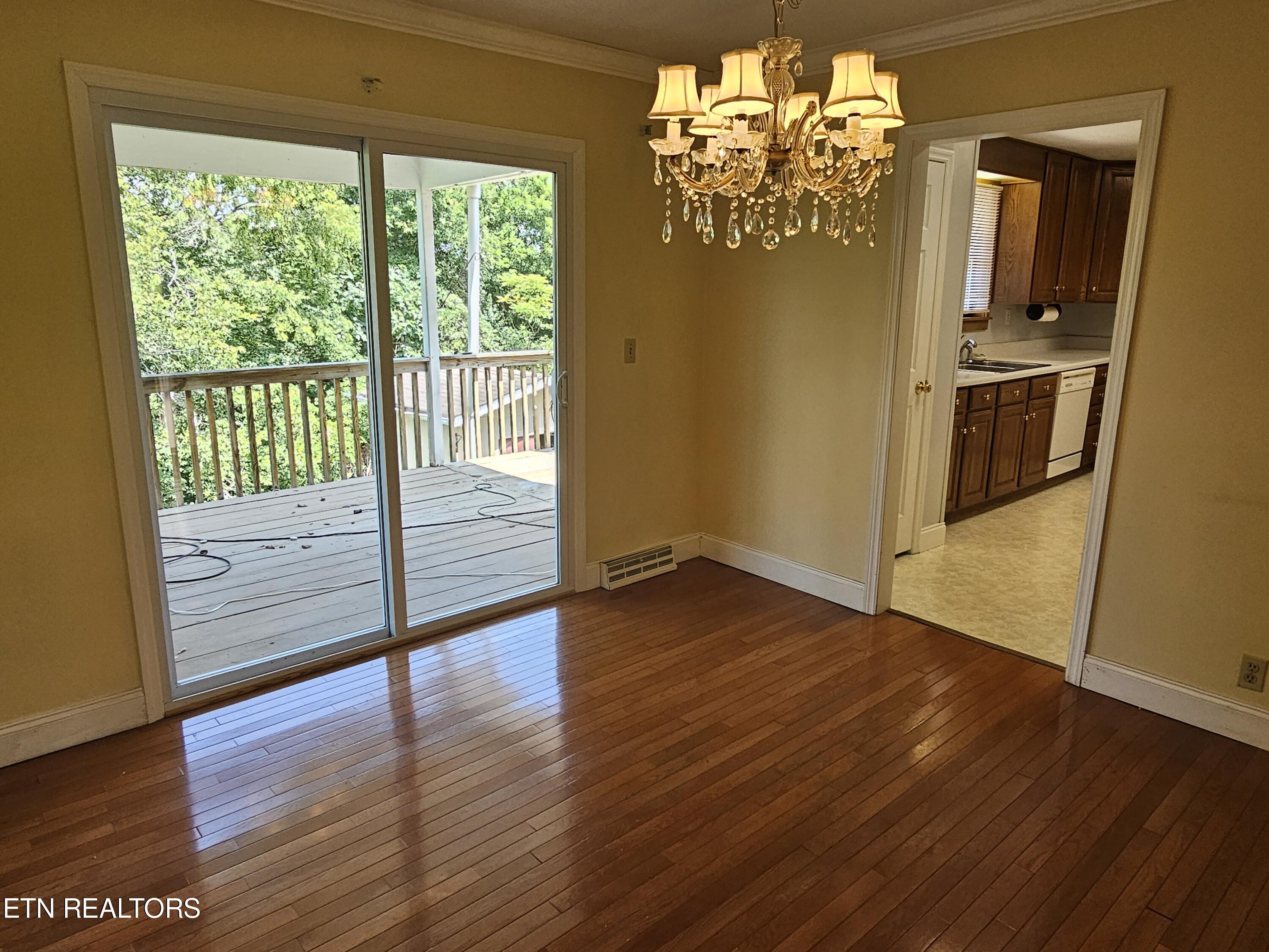 607 Crestwood Drive