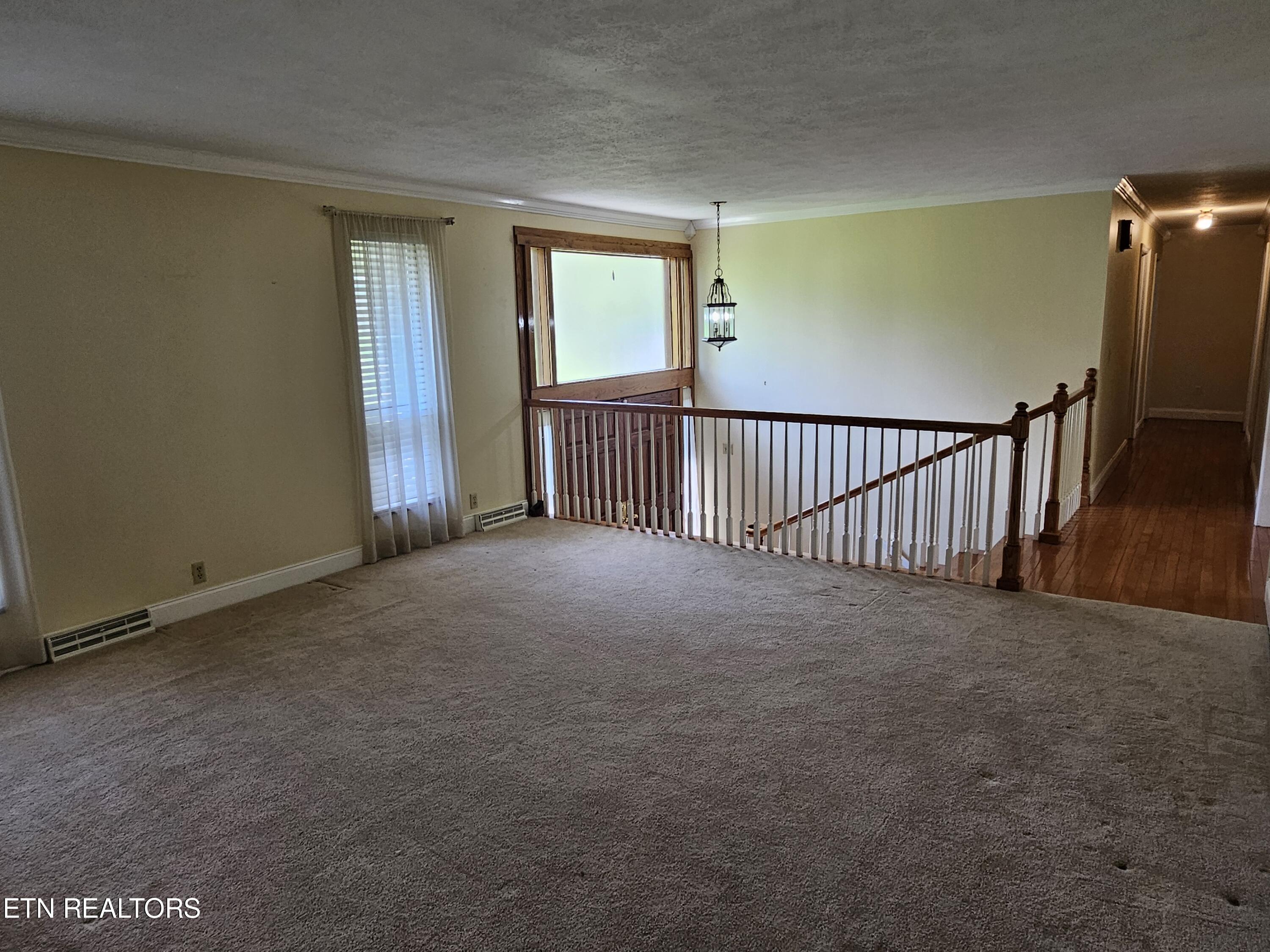 607 Crestwood Drive