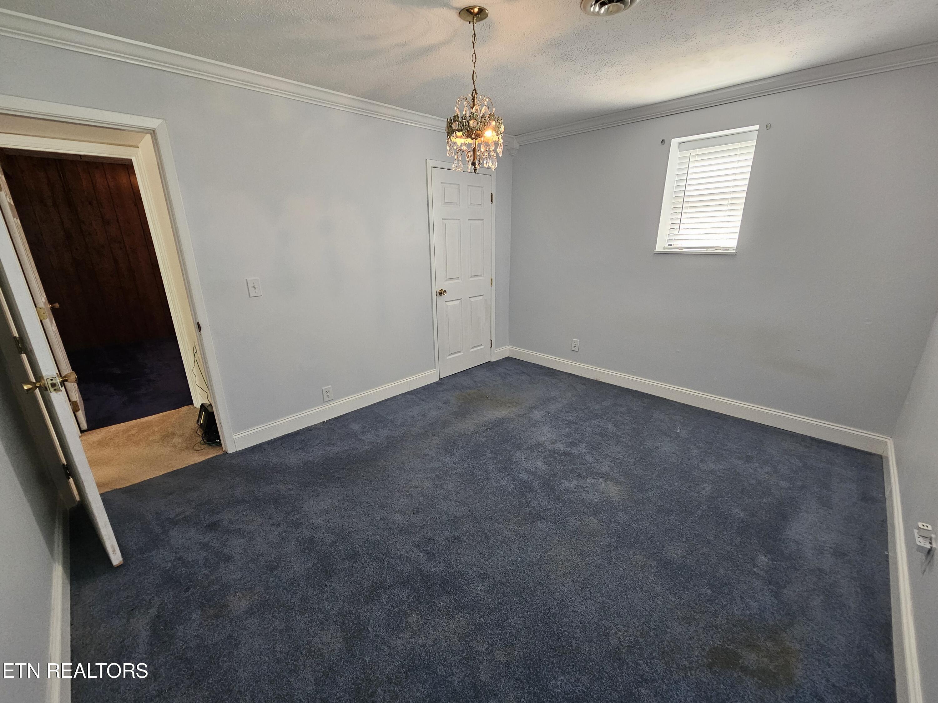 607 Crestwood Drive