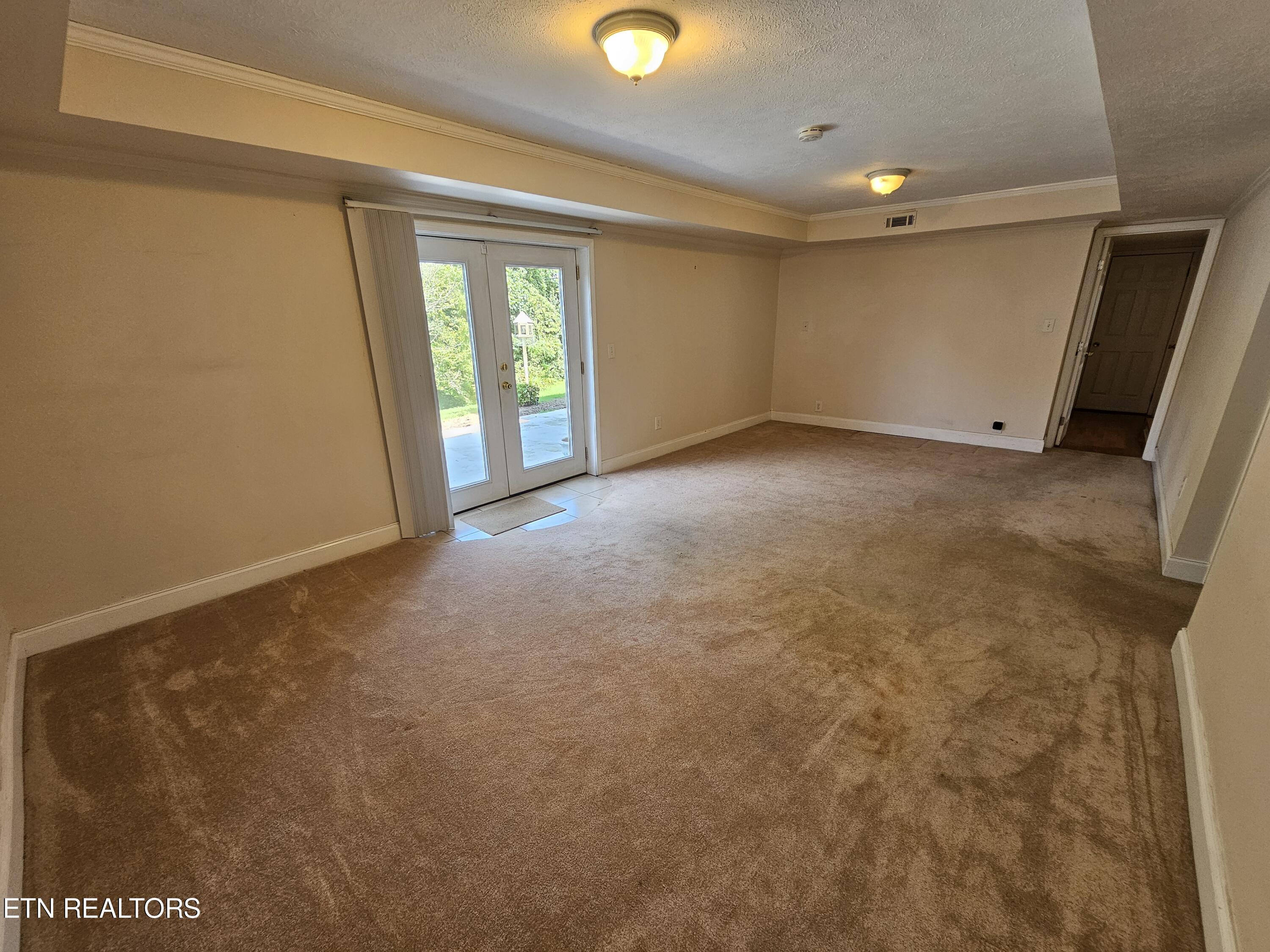 607 Crestwood Drive