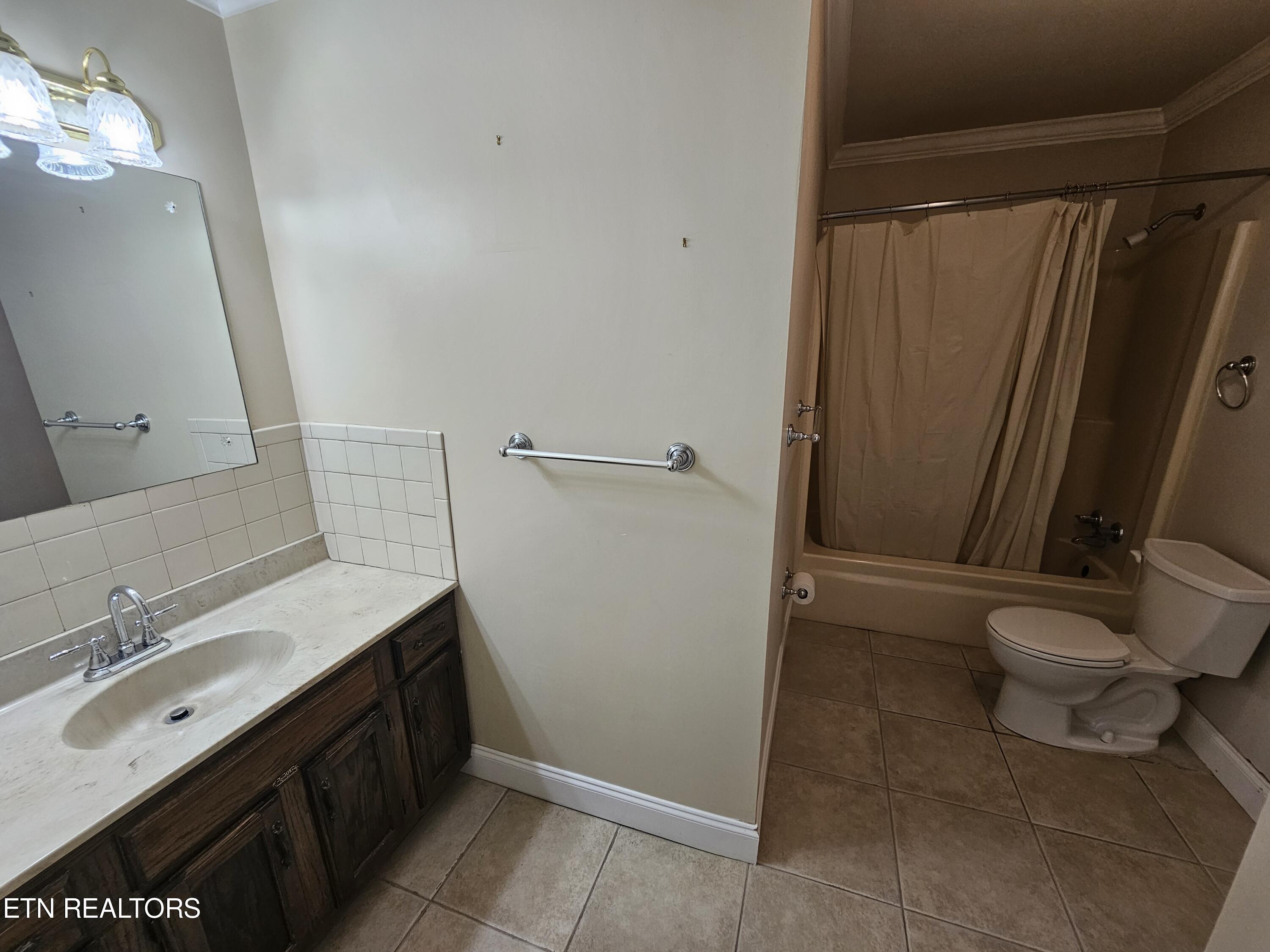 607 Crestwood Drive