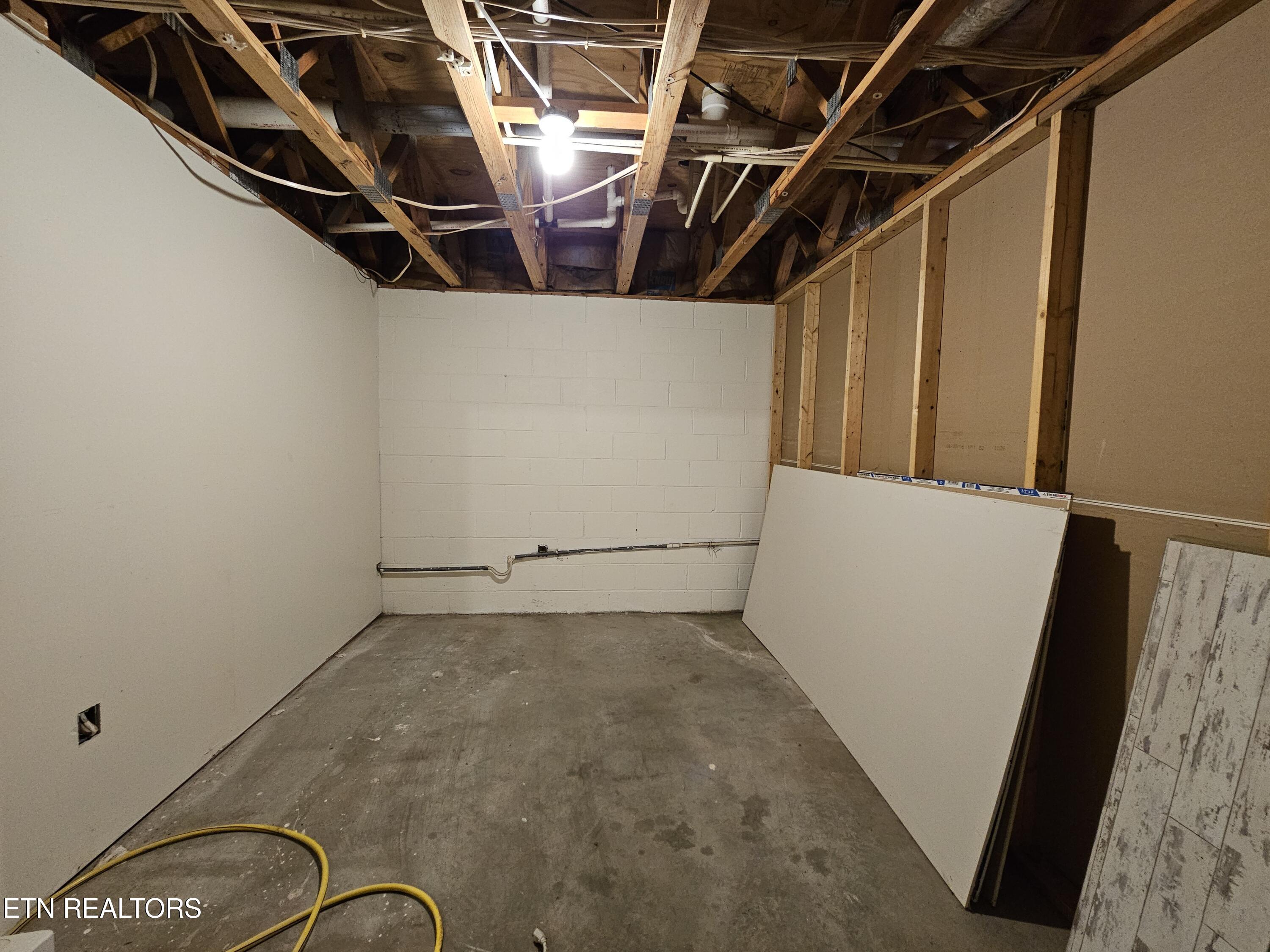 240 W Rockwood Ferry Rd