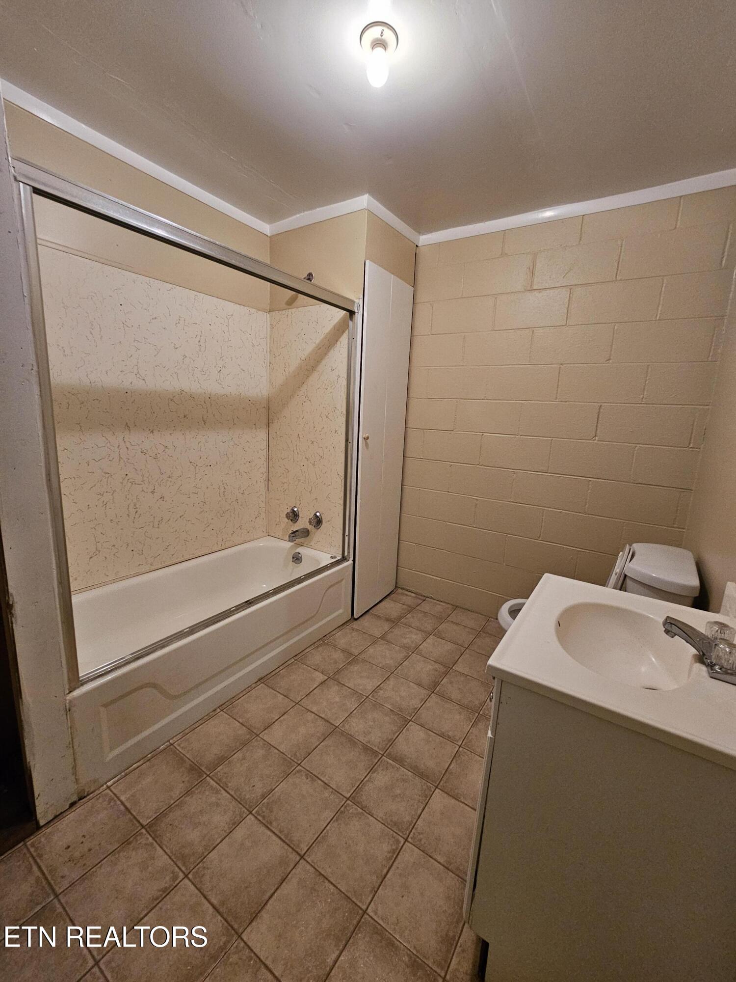 240 W Rockwood Ferry Rd