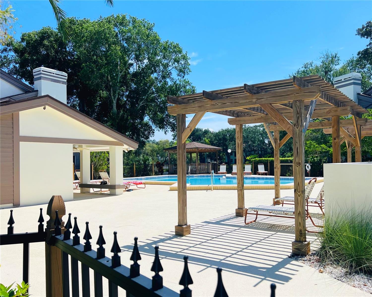 1813 LAKE CYPRESS DR #902