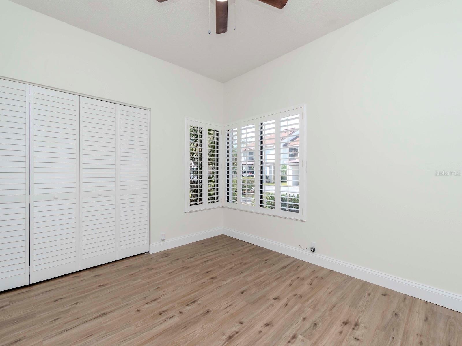 1813 LAKE CYPRESS DR #902