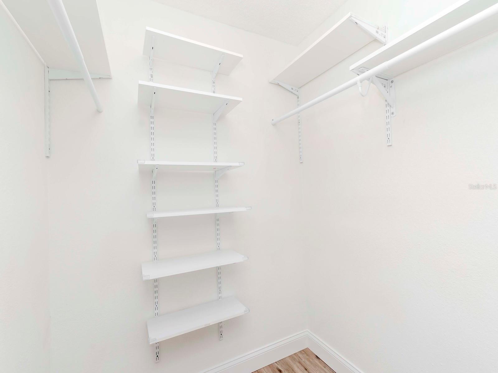 1813 LAKE CYPRESS DR #902