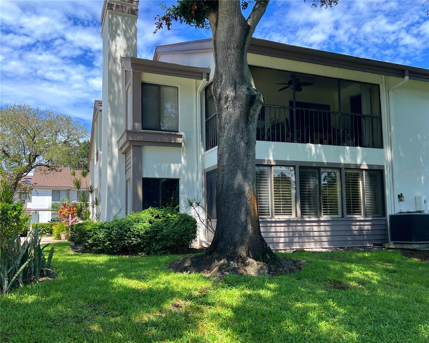 1813 LAKE CYPRESS DR #902