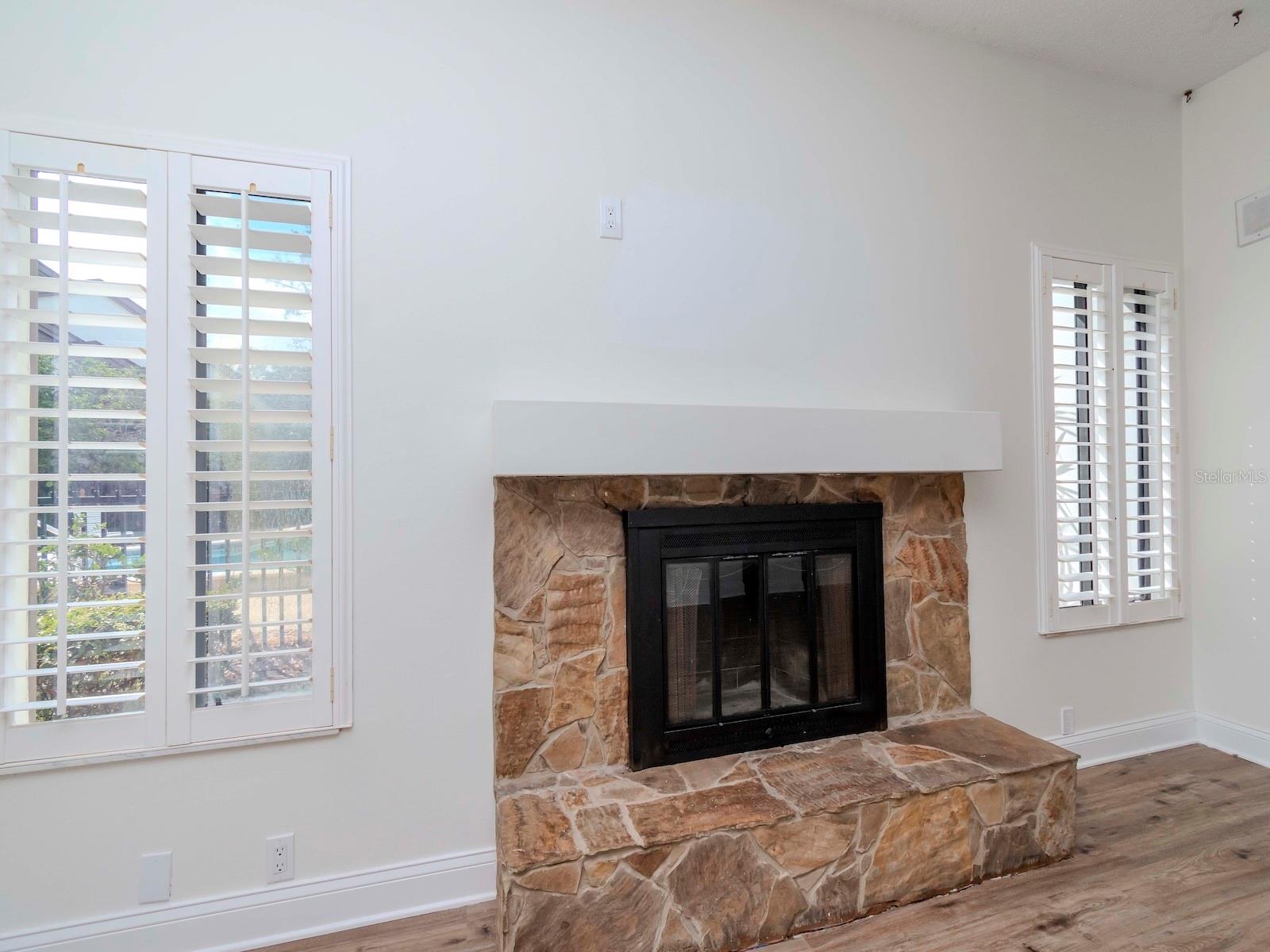 1813 LAKE CYPRESS DR #902