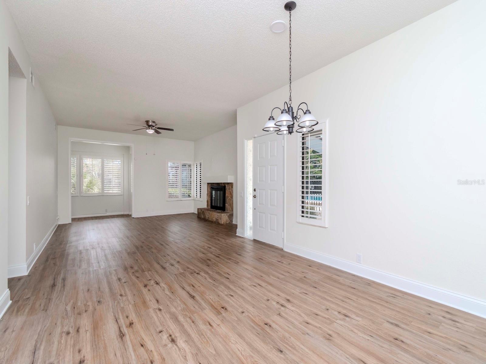 1813 LAKE CYPRESS DR #902