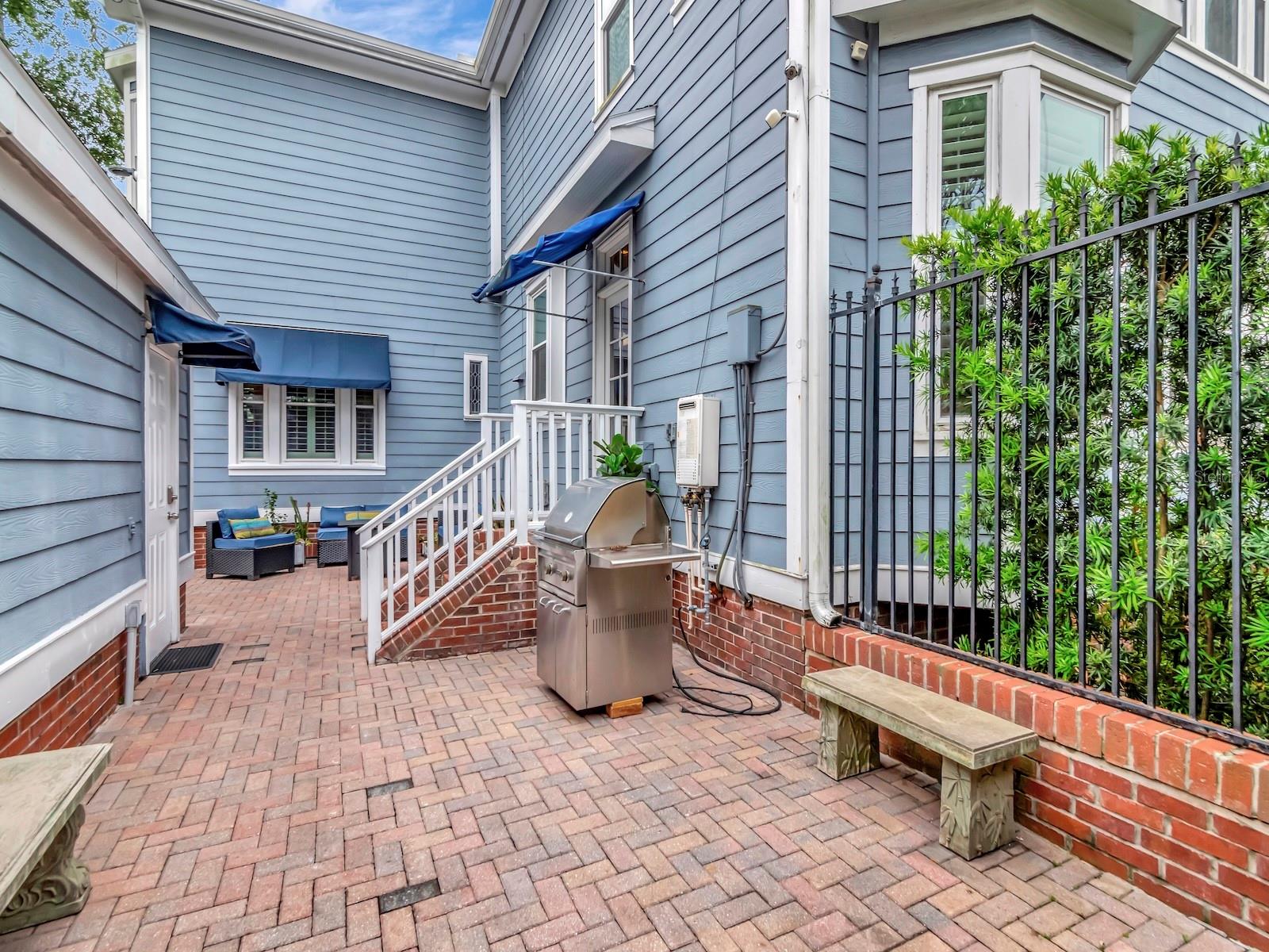 1403 W WATROUS AVE