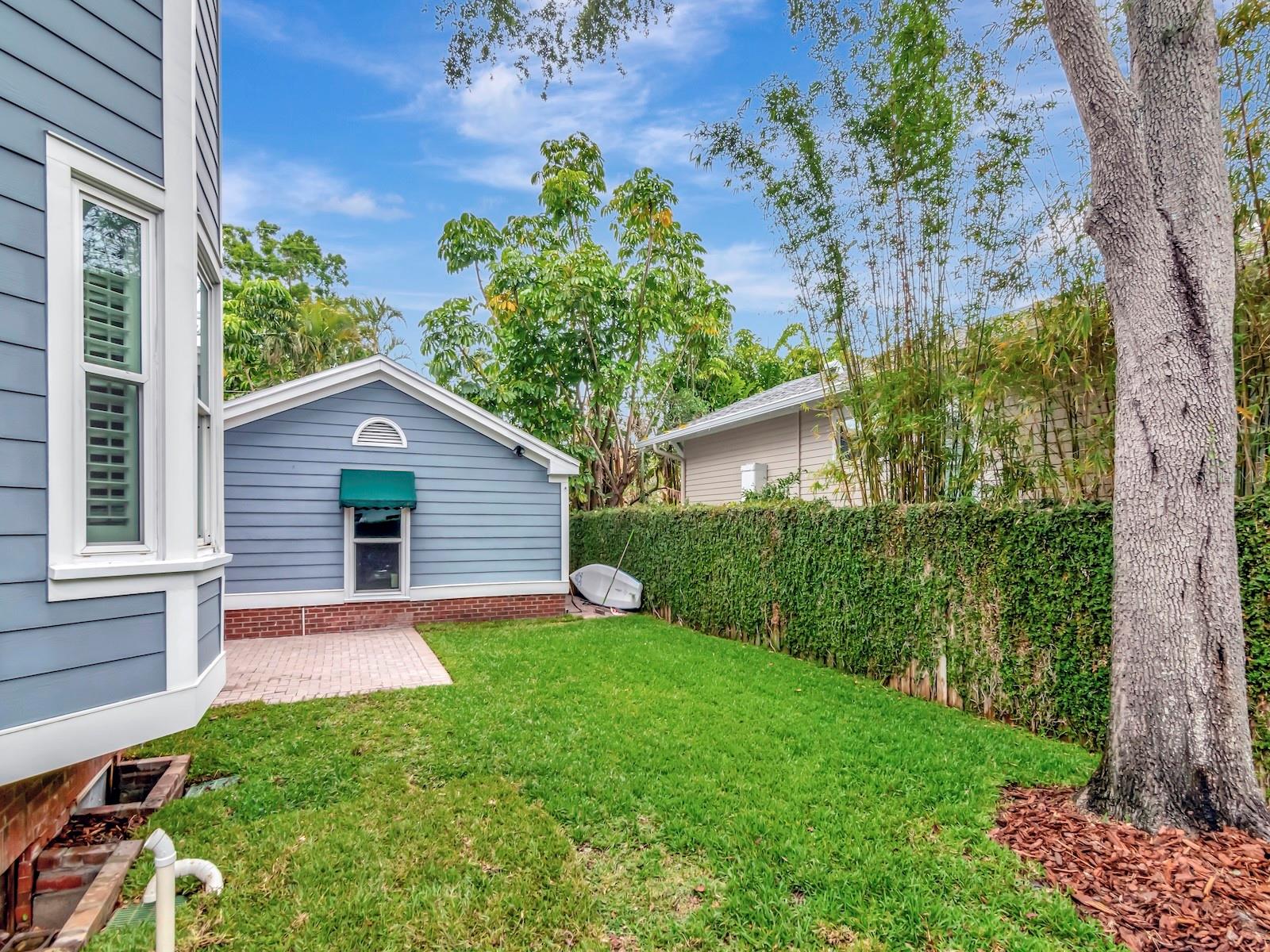 1403 W WATROUS AVE