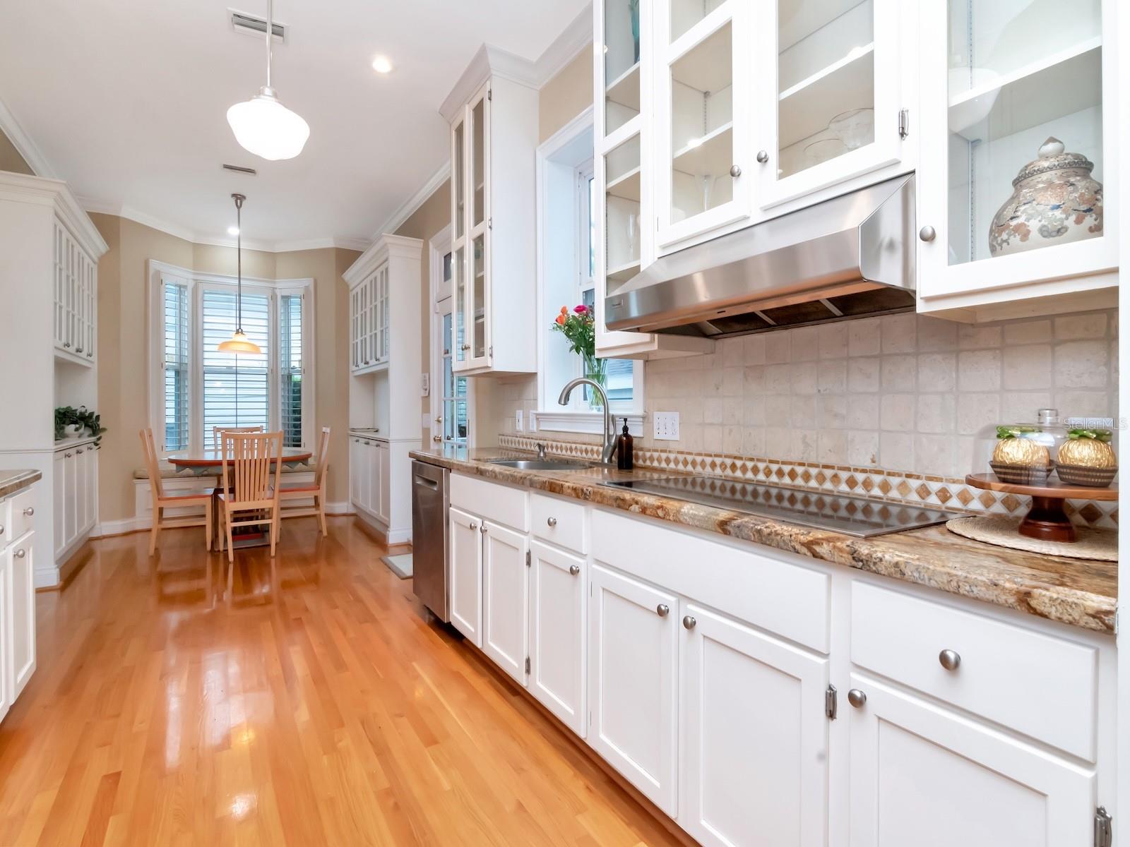 1403 W WATROUS AVE