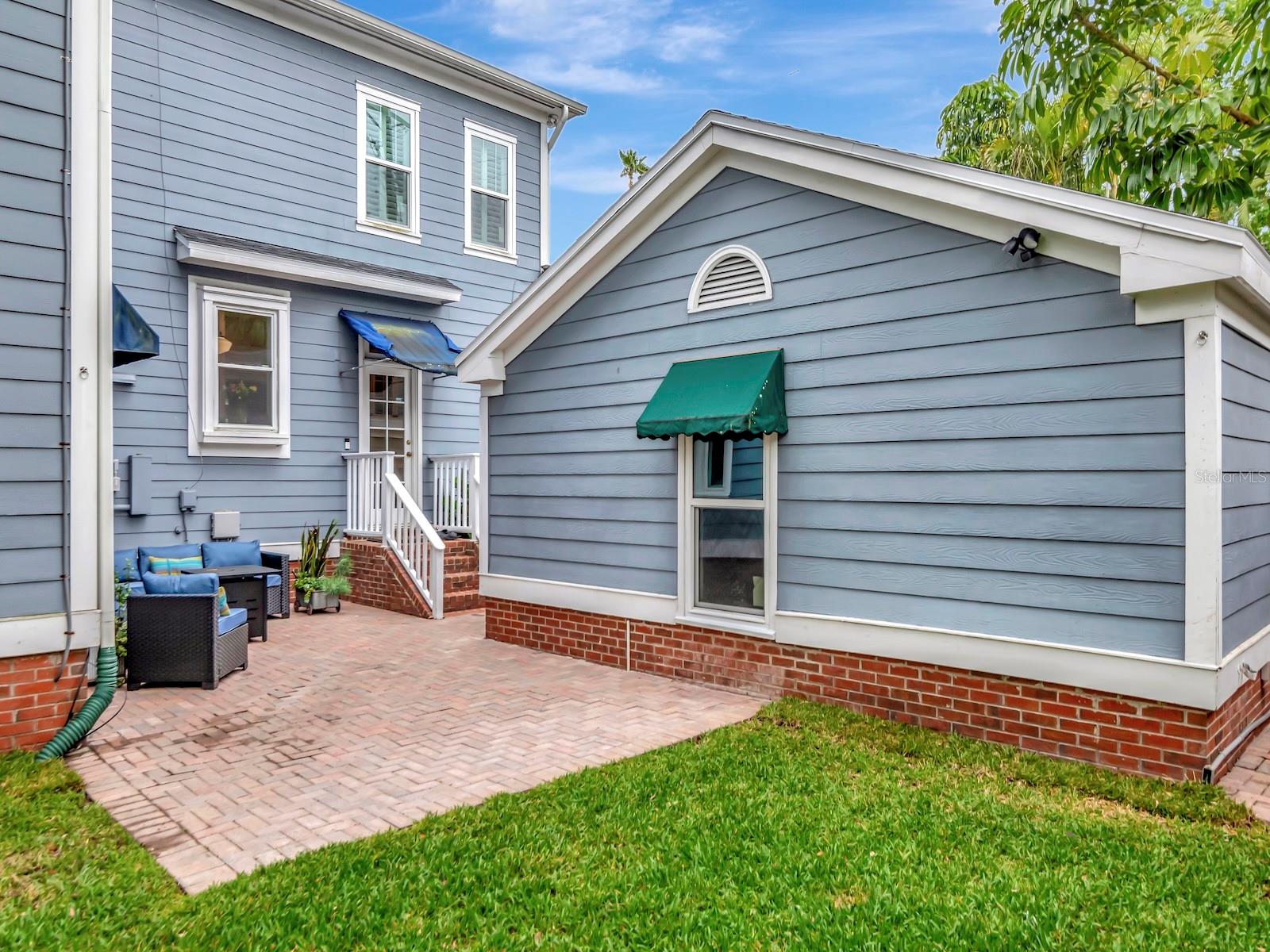 1403 W WATROUS AVE