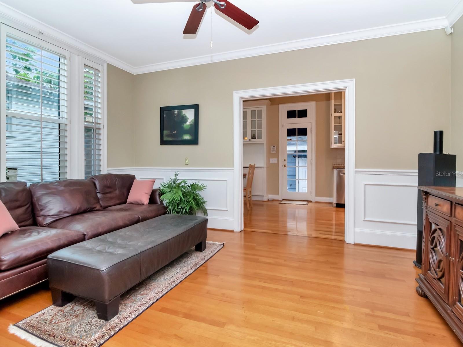1403 W WATROUS AVE
