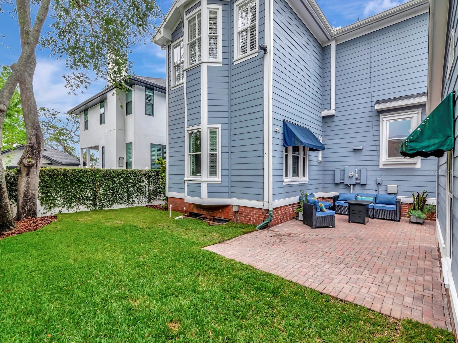 1403 W WATROUS AVE
