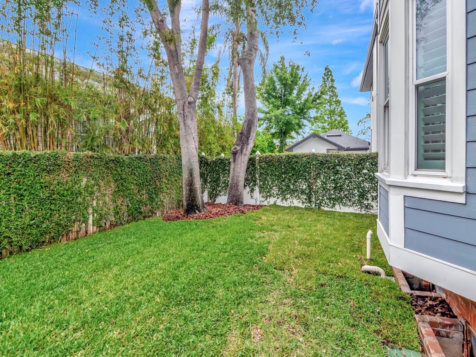 1403 W WATROUS AVE