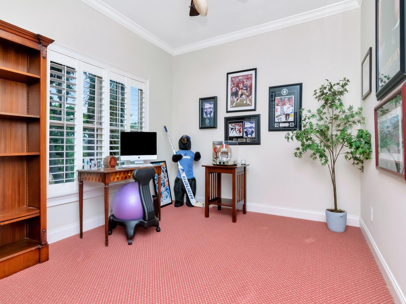 1403 W WATROUS AVE