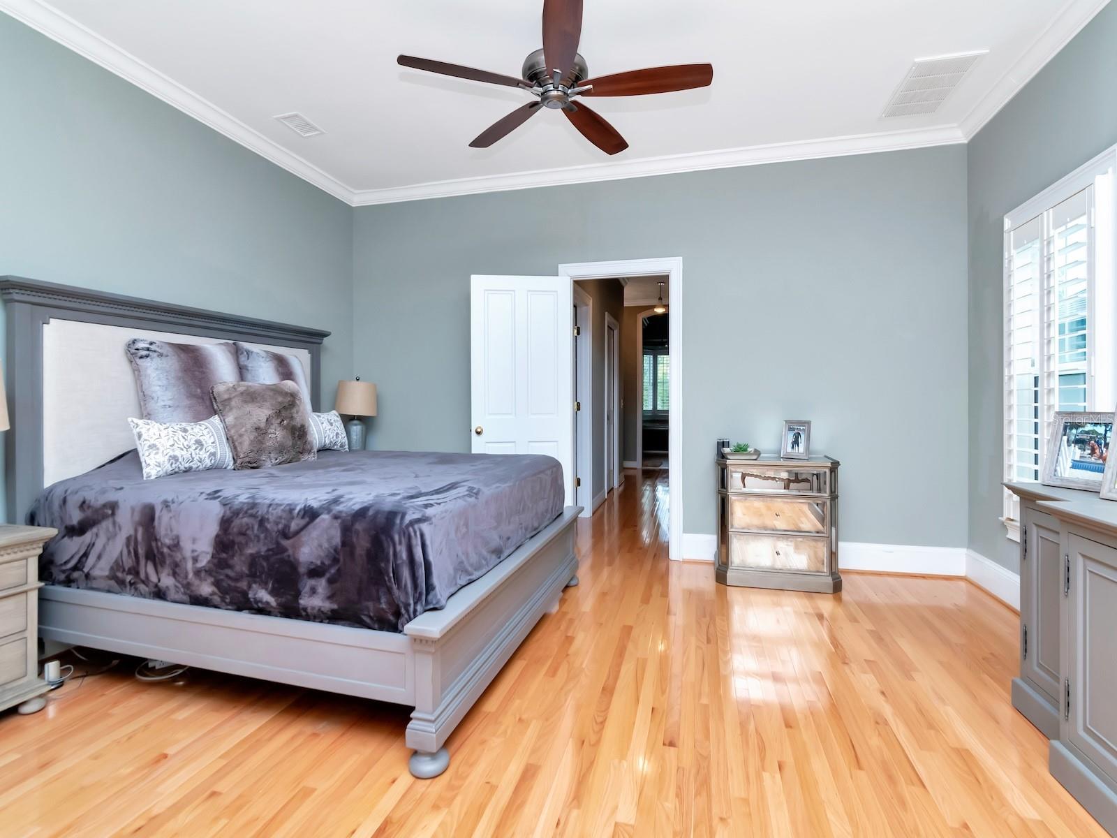 1403 W WATROUS AVE