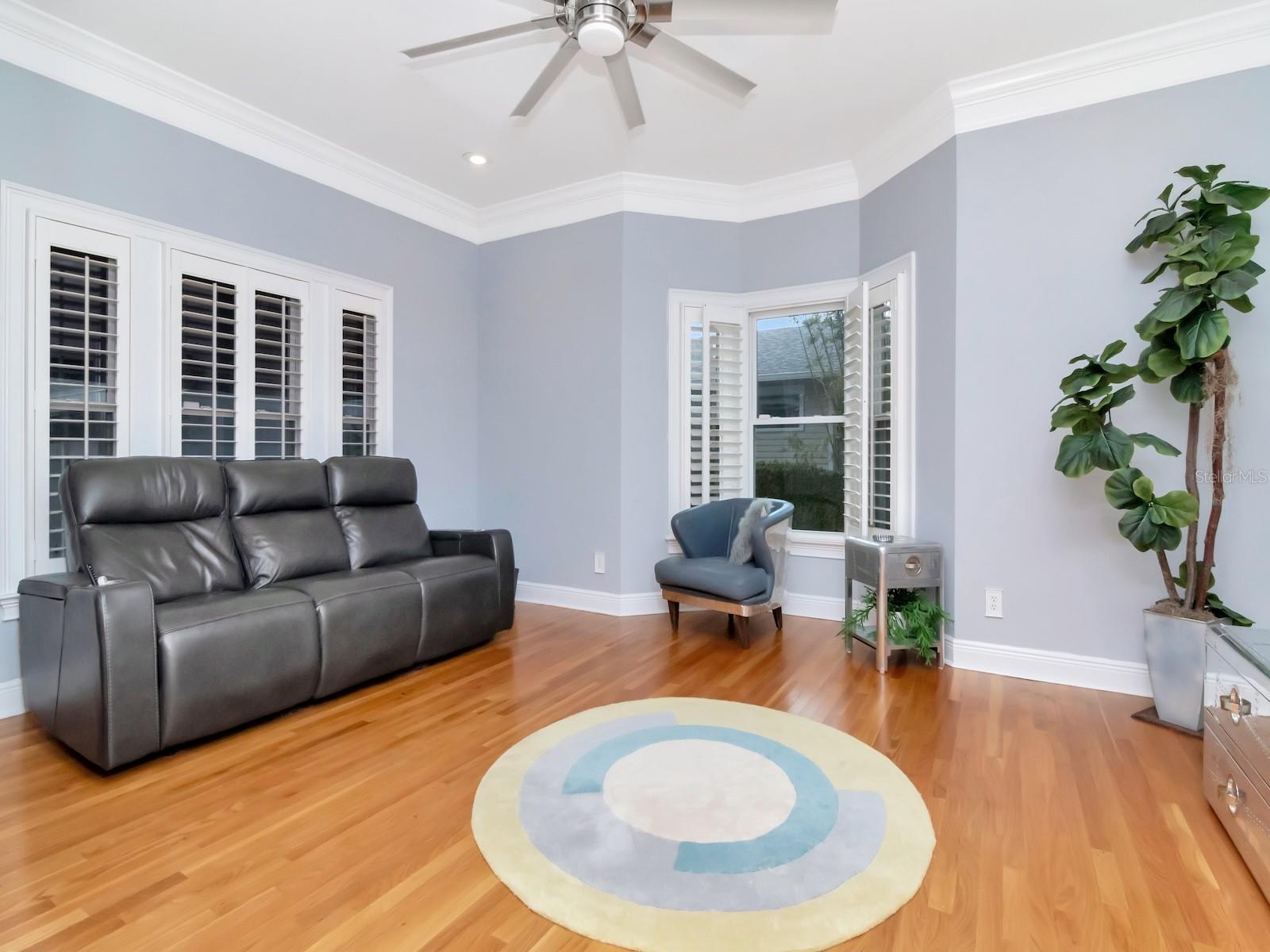 1403 W WATROUS AVE