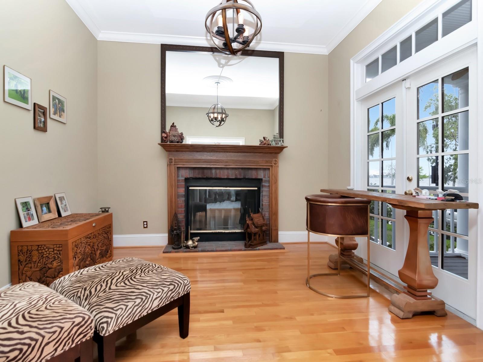 1403 W WATROUS AVE