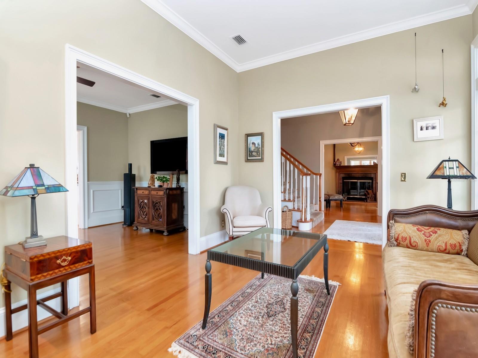 1403 W WATROUS AVE