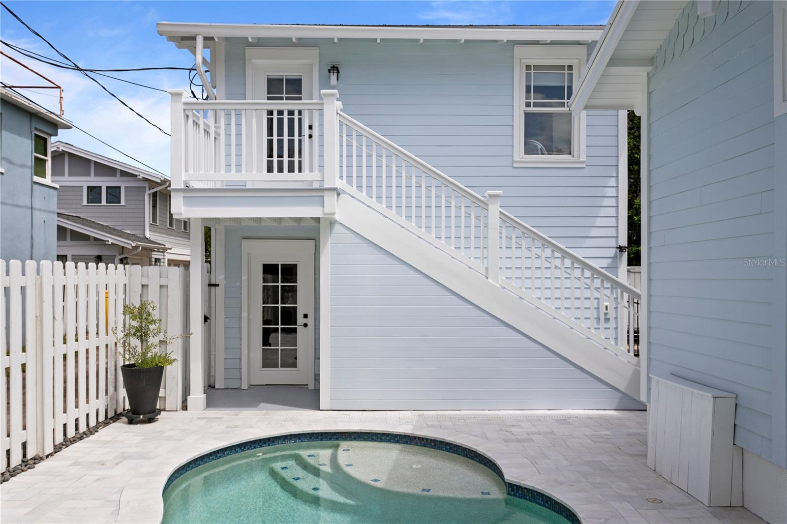 823 S EDISON AVE