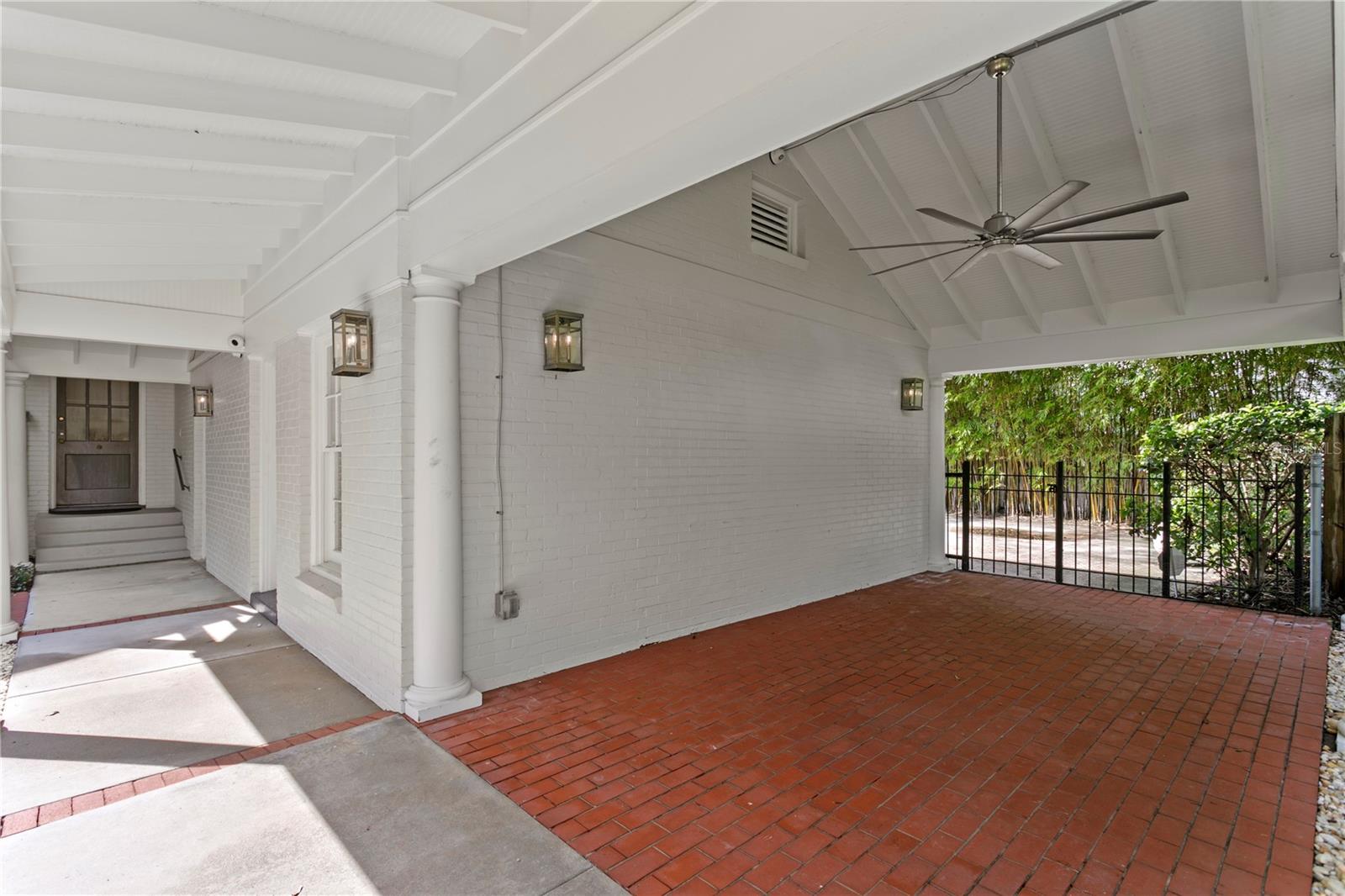3209 W PARKLAND BLVD