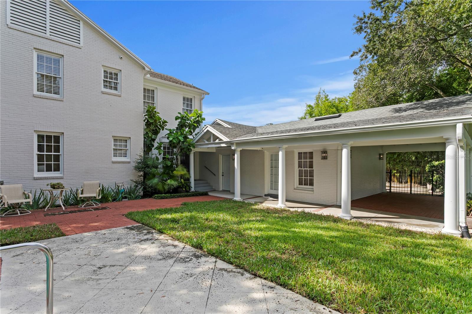 3209 W PARKLAND BLVD