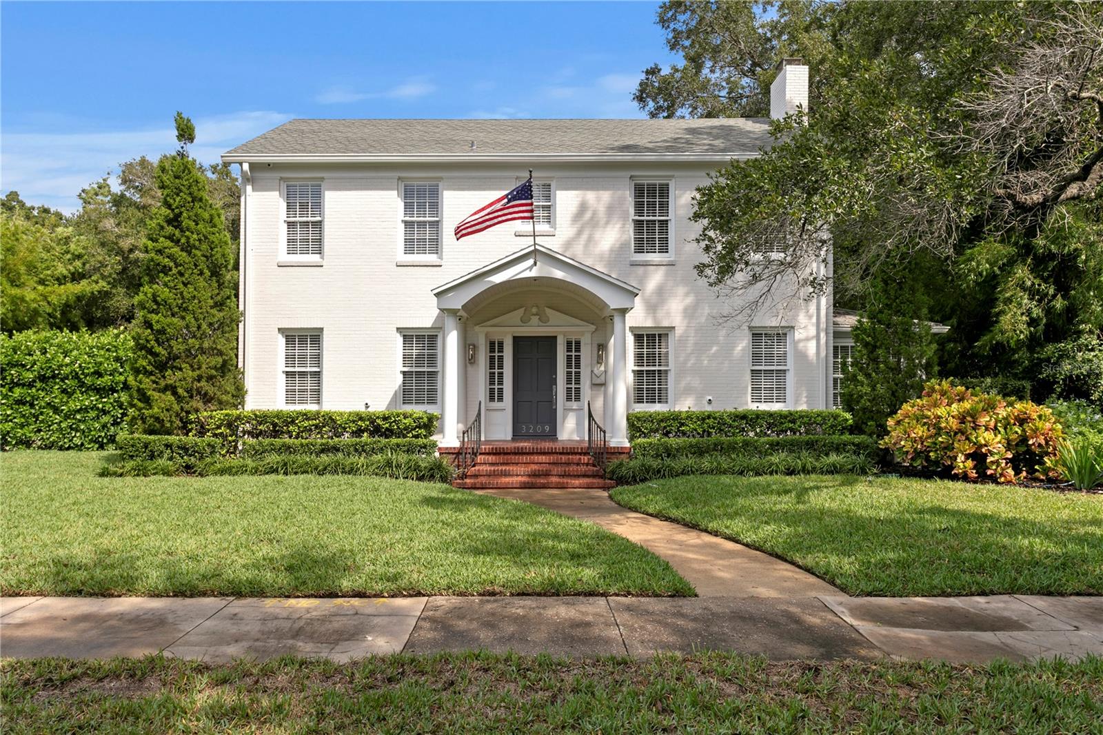 3209 W PARKLAND BLVD