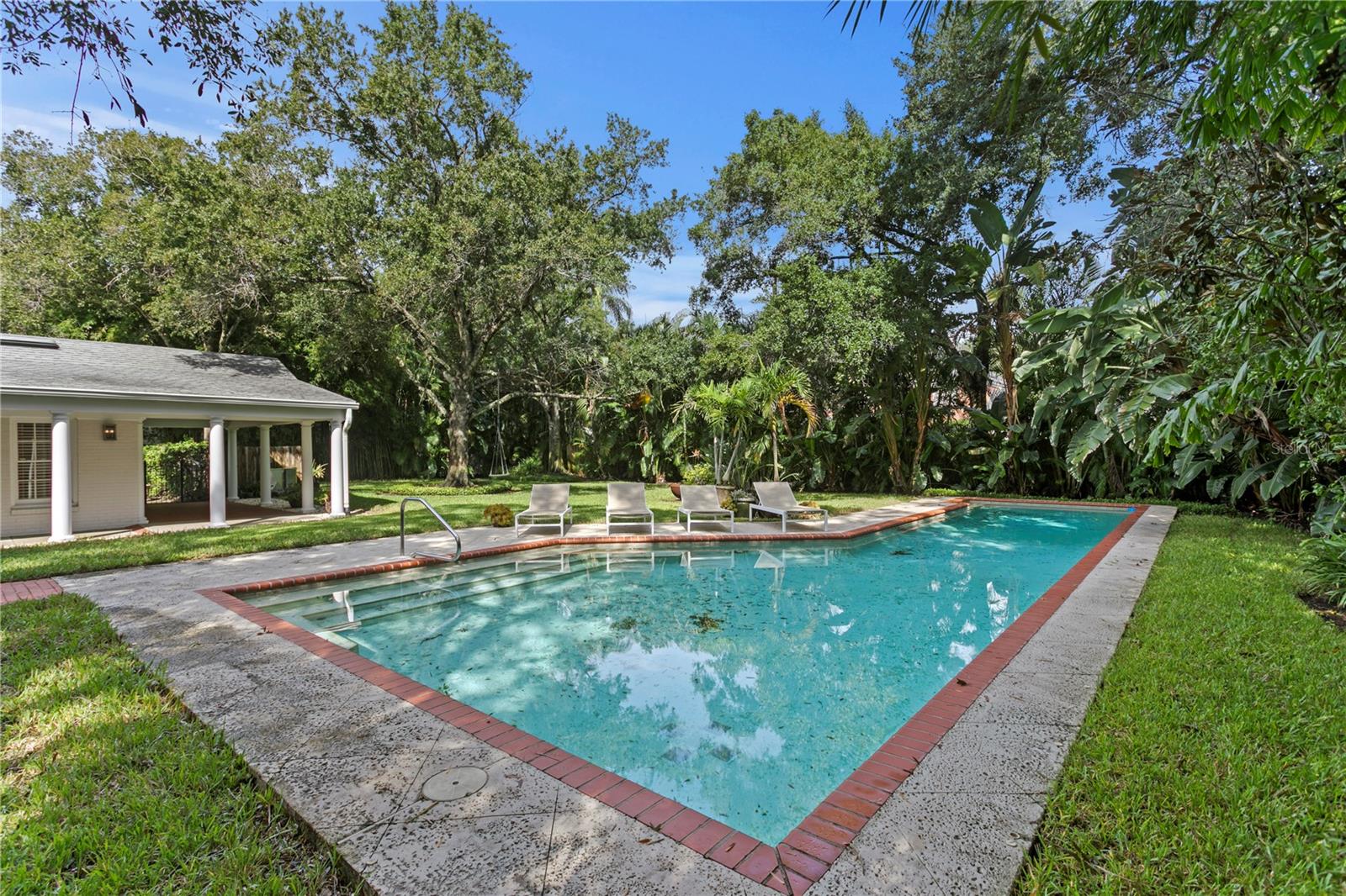 3209 W PARKLAND BLVD