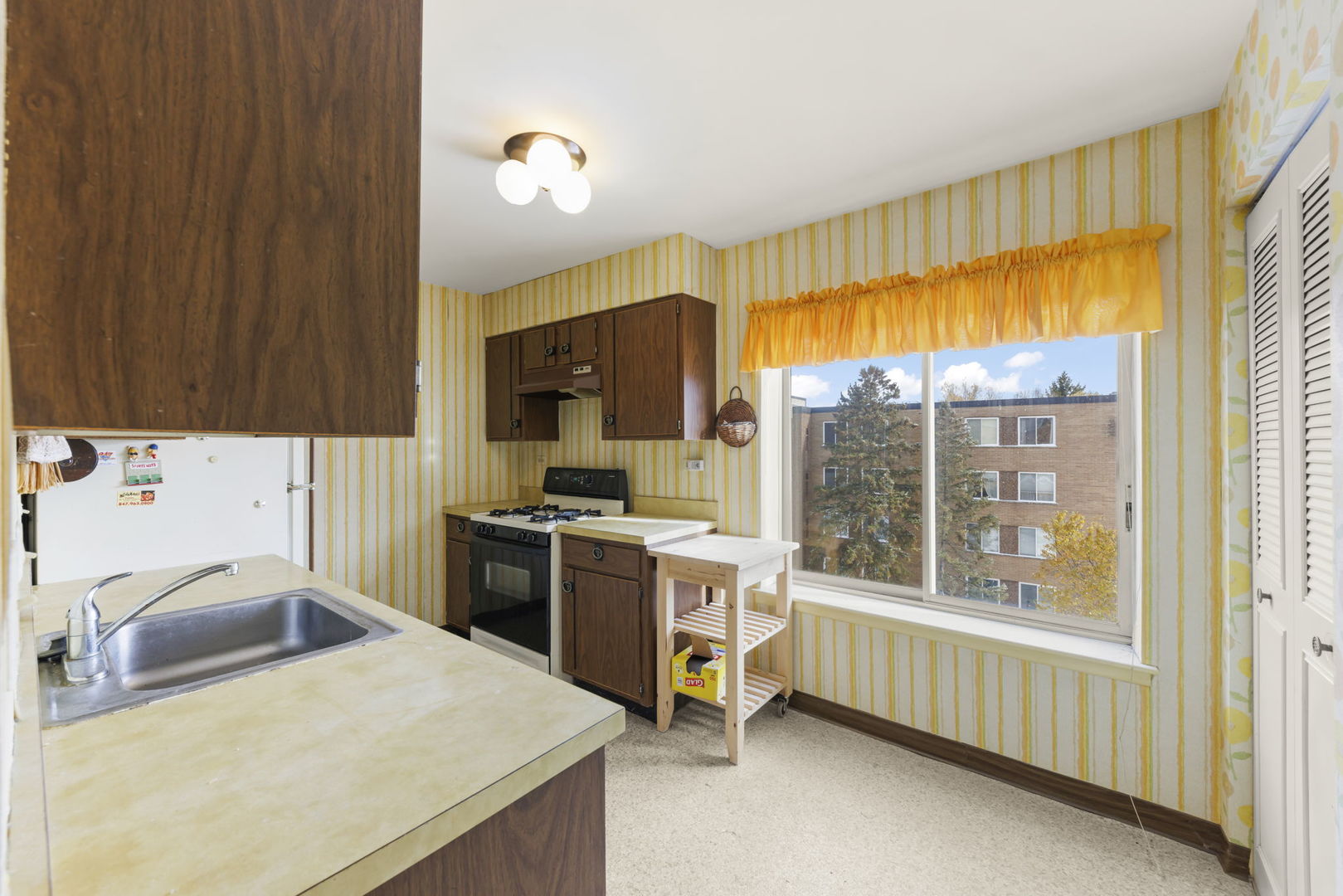 245 S Park Lane Unit: 321
