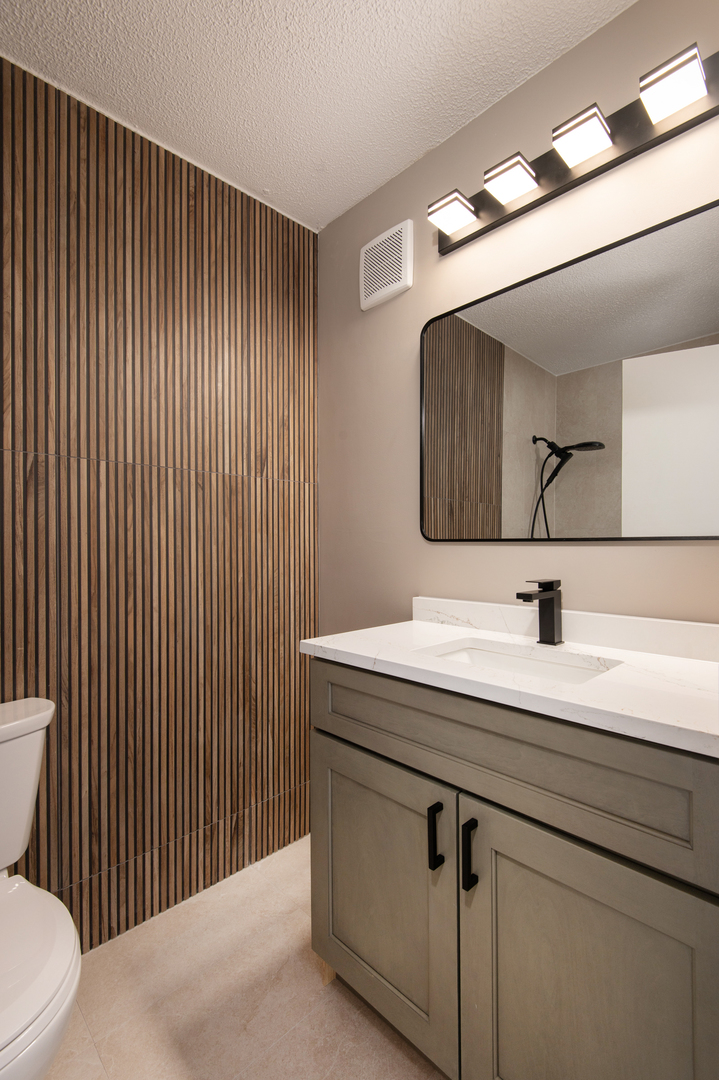 1150 E Jackson Street Unit: 4F