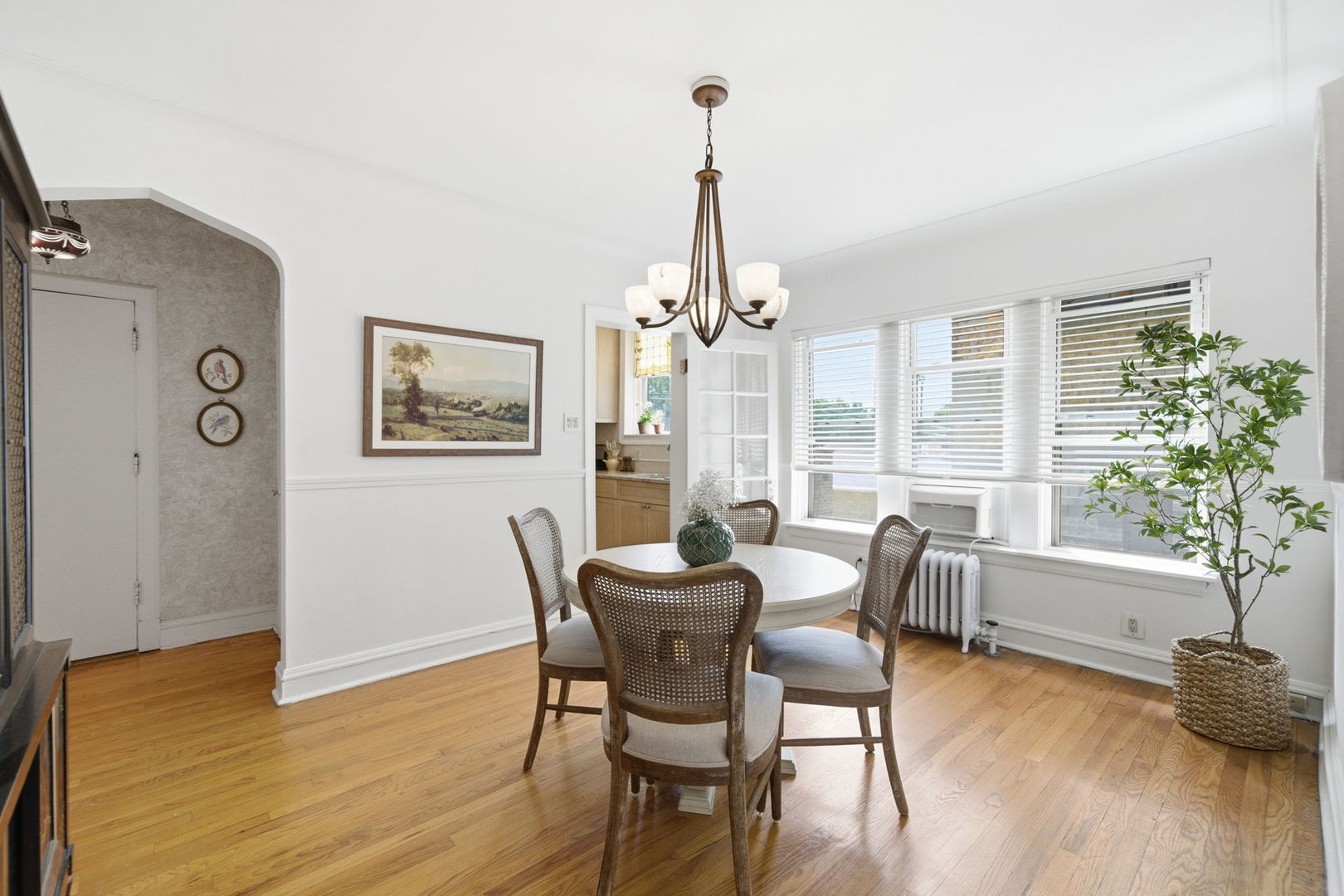 6751 N Artesian Avenue Unit: 1C