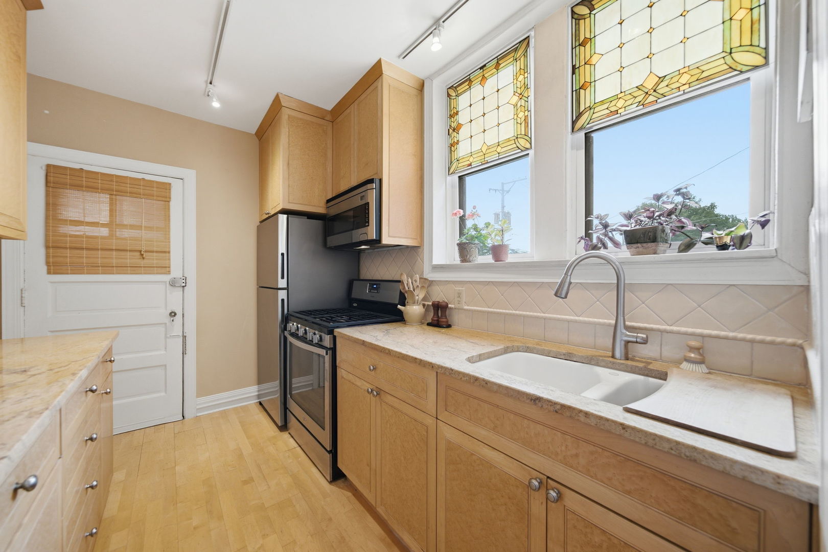6751 N Artesian Avenue Unit: 1C